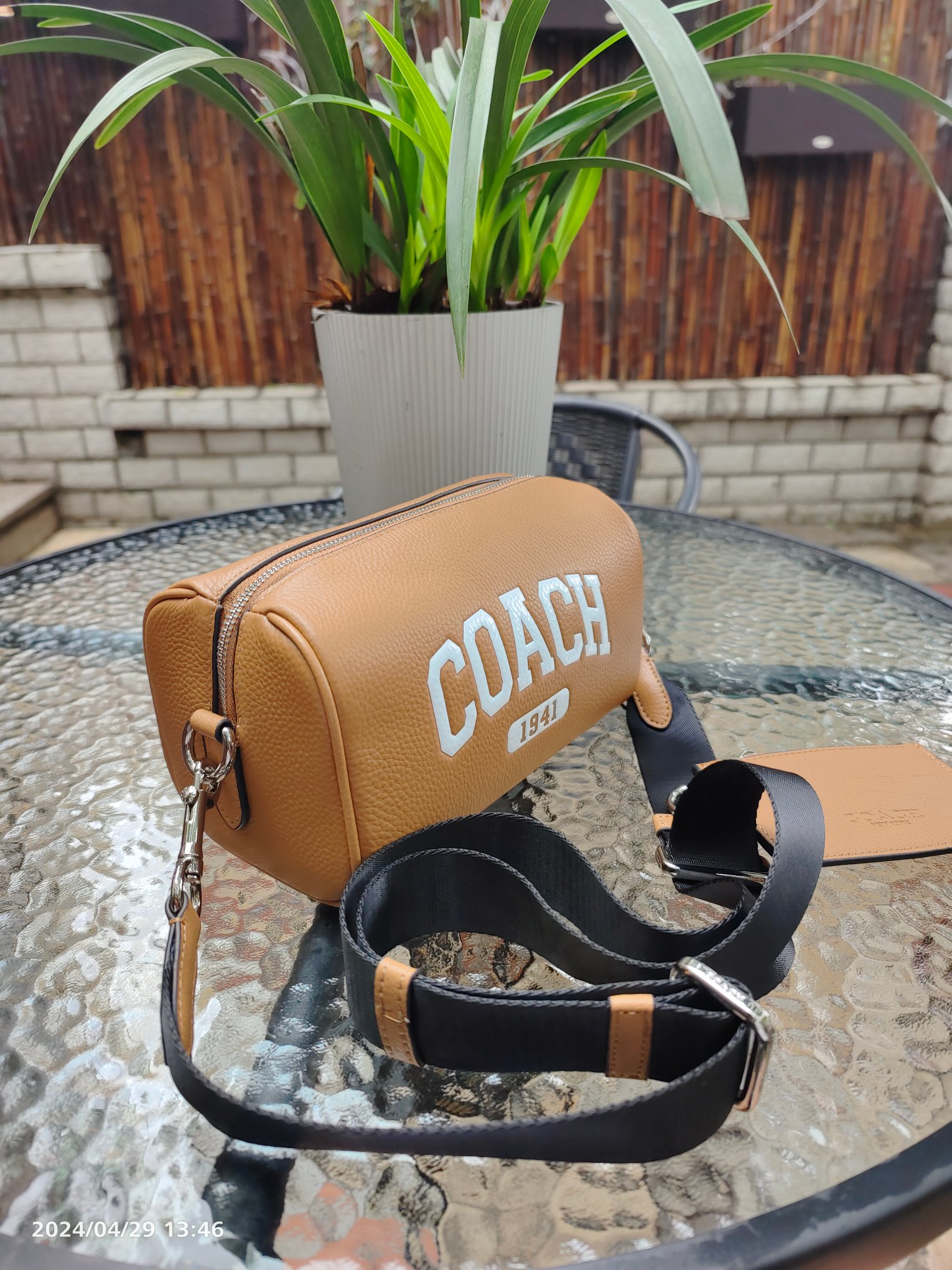 Coach C家CR184 纯头层牛皮 爱不释手的“二合一”学院风宝藏包既 又实用 轻松应对不同场合皮质柔软