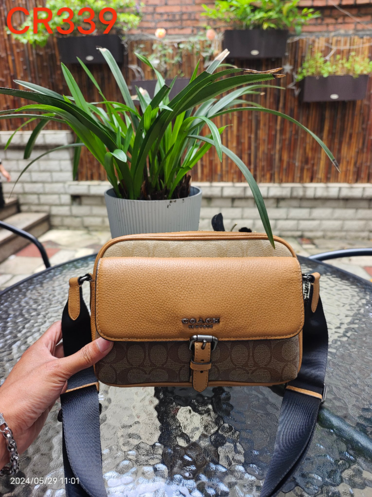 Coach CR339头层皮 Coach Hudson 系列 奶茶色配卡其 男士斜挎包 简洁包身