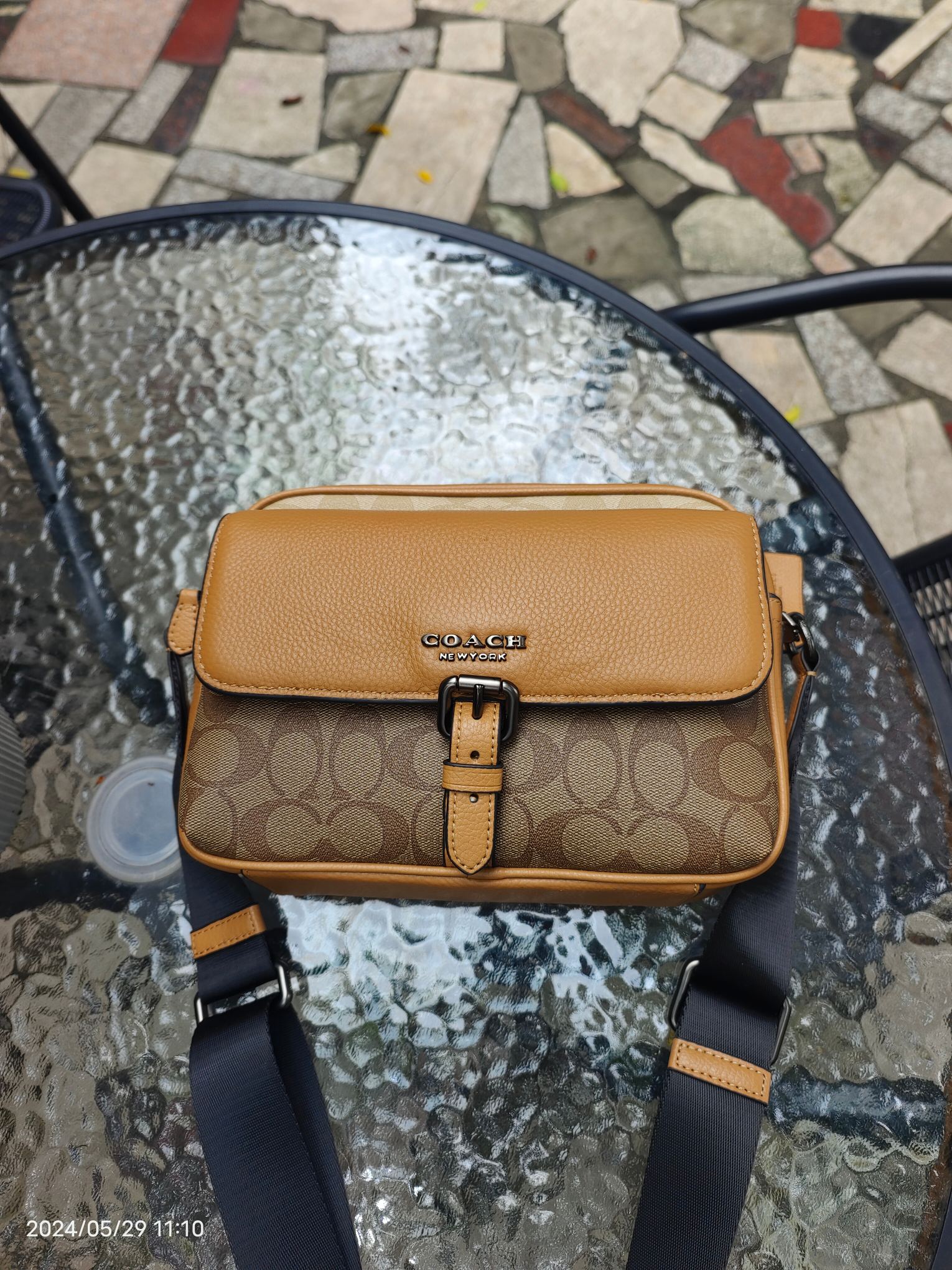 Coach CR339头层皮 Coach Hudson 系列 奶茶色配卡其 男士斜挎包 简洁包身