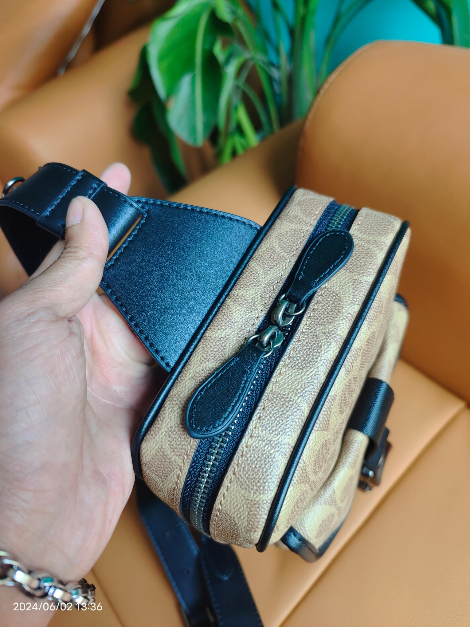 Coach 新款COACH/蔻驰CM378 CM380男士 标志BECK斜挎包单肩包商务休闲胸包