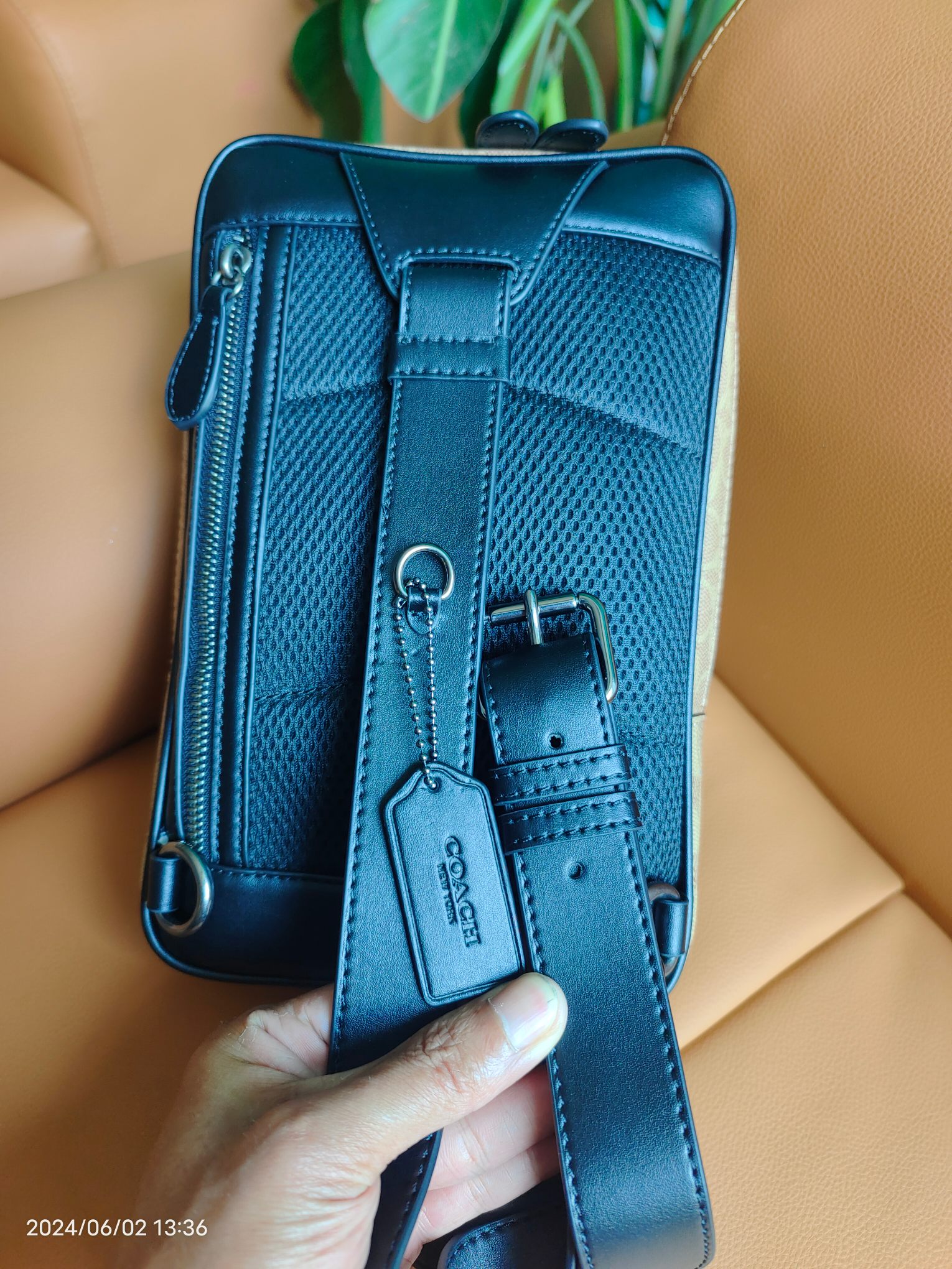 Coach 新款COACH/蔻驰CM378 CM380男士 标志BECK斜挎包单肩包商务休闲胸包