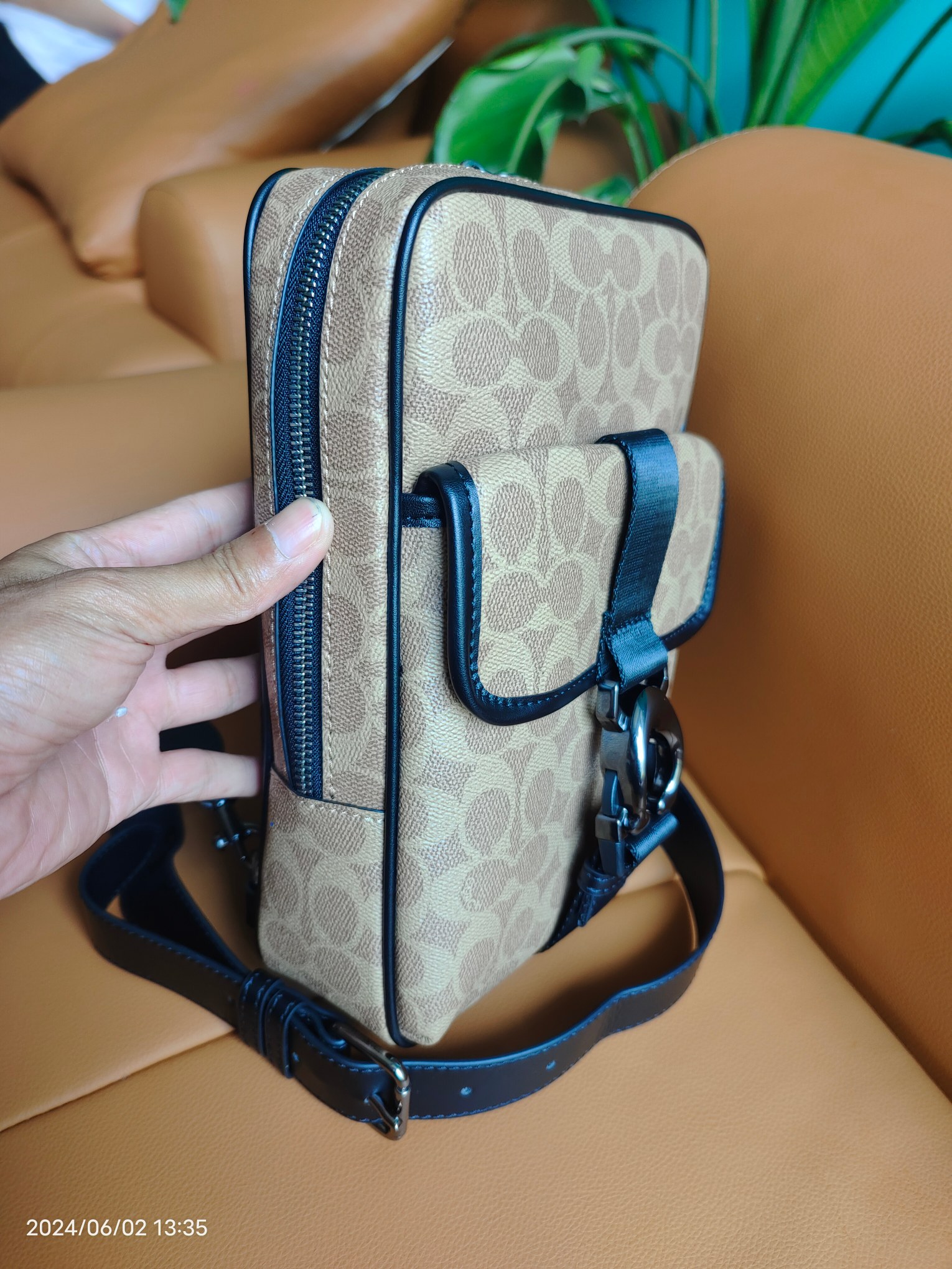 Coach 新款COACH/蔻驰CM378 CM380男士 标志BECK斜挎包单肩包商务休闲胸包