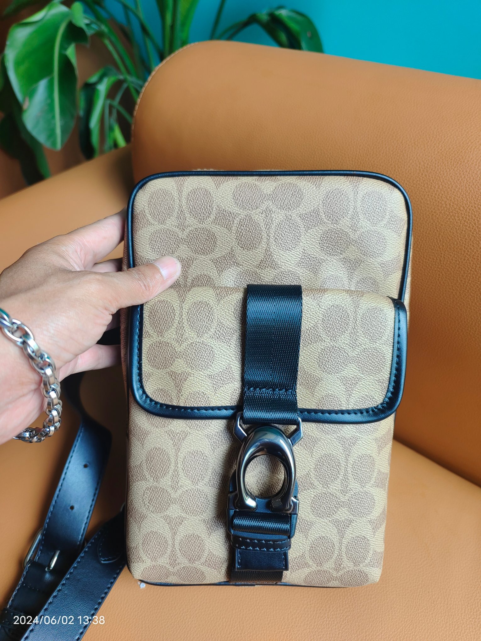 Coach 新款COACH/蔻驰CM378 CM380男士 标志BECK斜挎包单肩包商务休闲胸包