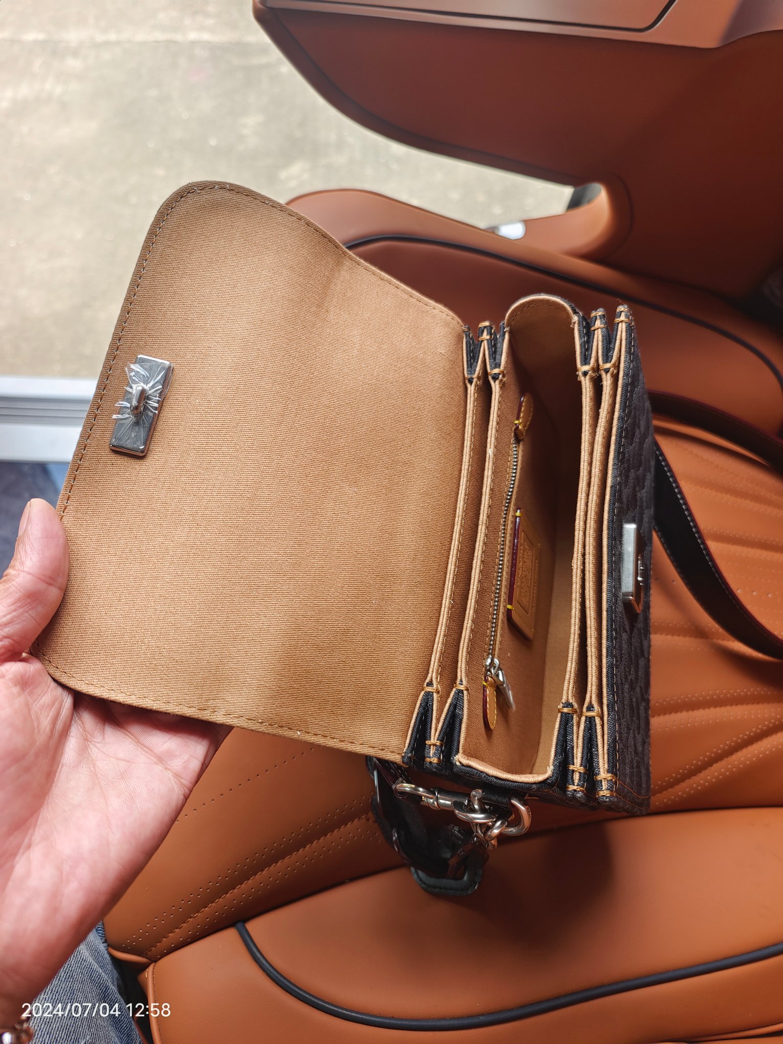 Coach COACH/蔻驰 24新款rogue香布雷皮拼手提单肩斜挎CR694盖头风琴包多个隔层尺寸21/15/8cm