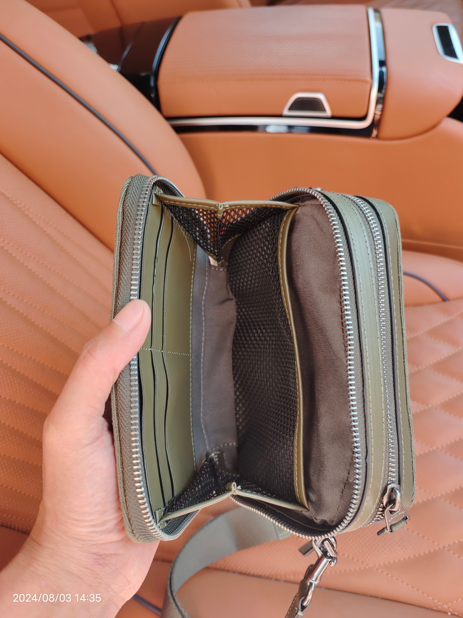 Coach CU206/Charter系列最新款男士斜跨包相机包军绿色 浅蓝色 标志提花织物和牛皮革6个信用卡槽内置多功能袋