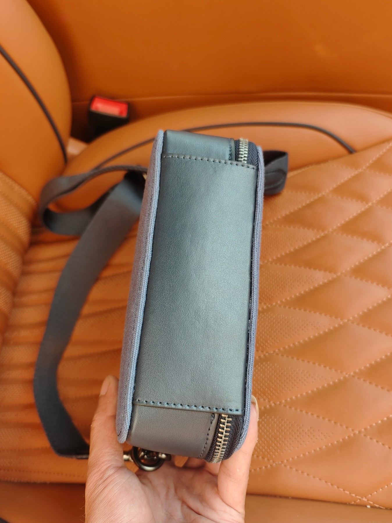 Coach CU206/Charter系列最新款男士斜跨包相机包军绿色 浅蓝色 标志提花织物和牛皮革6个信用卡槽内置多功能袋