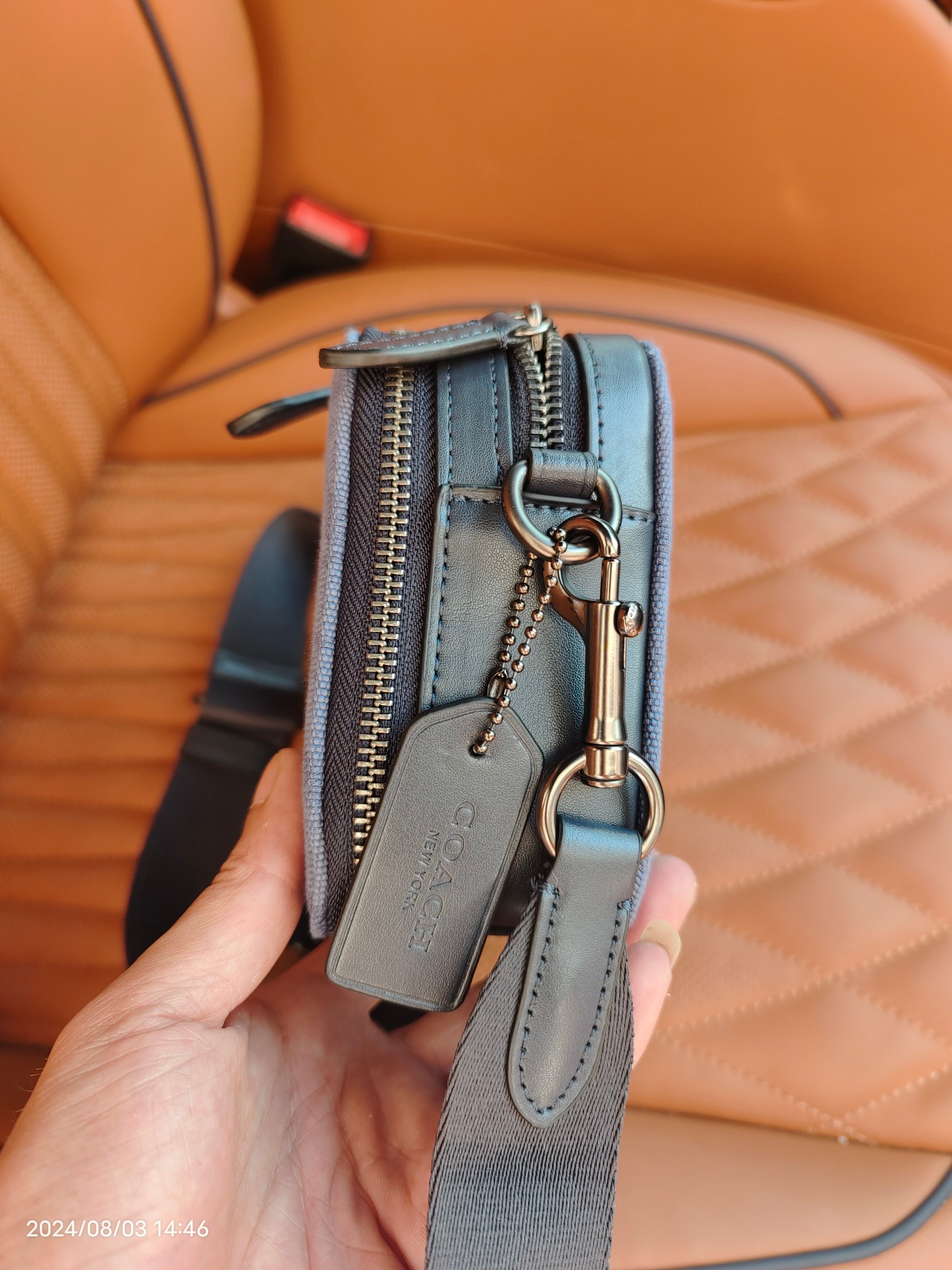Coach CU206/Charter系列最新款男士斜跨包相机包军绿色 浅蓝色 标志提花织物和牛皮革6个信用卡槽内置多功能袋