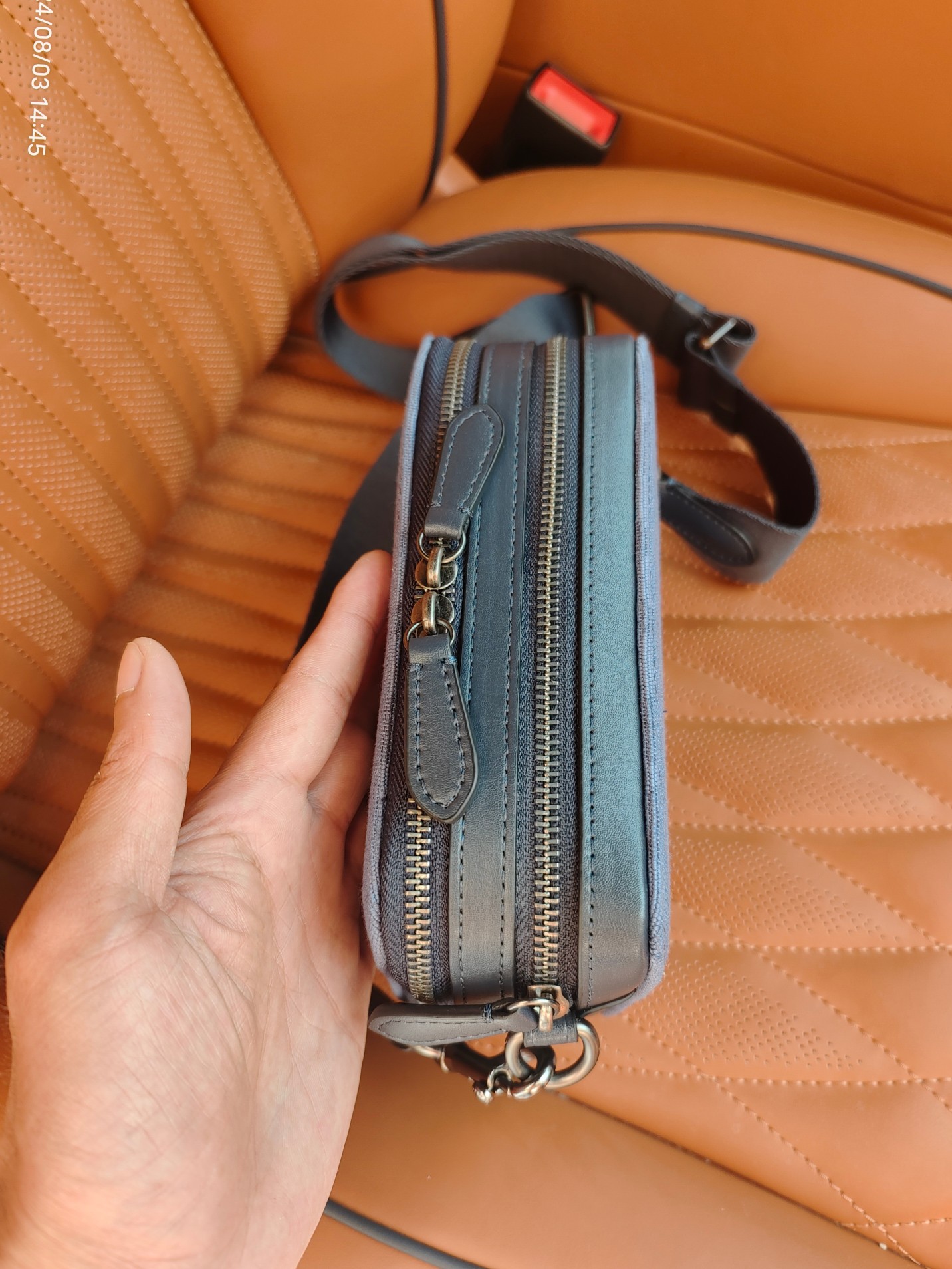 Coach CU206/Charter系列最新款男士斜跨包相机包军绿色 浅蓝色 标志提花织物和牛皮革6个信用卡槽内置多功能袋