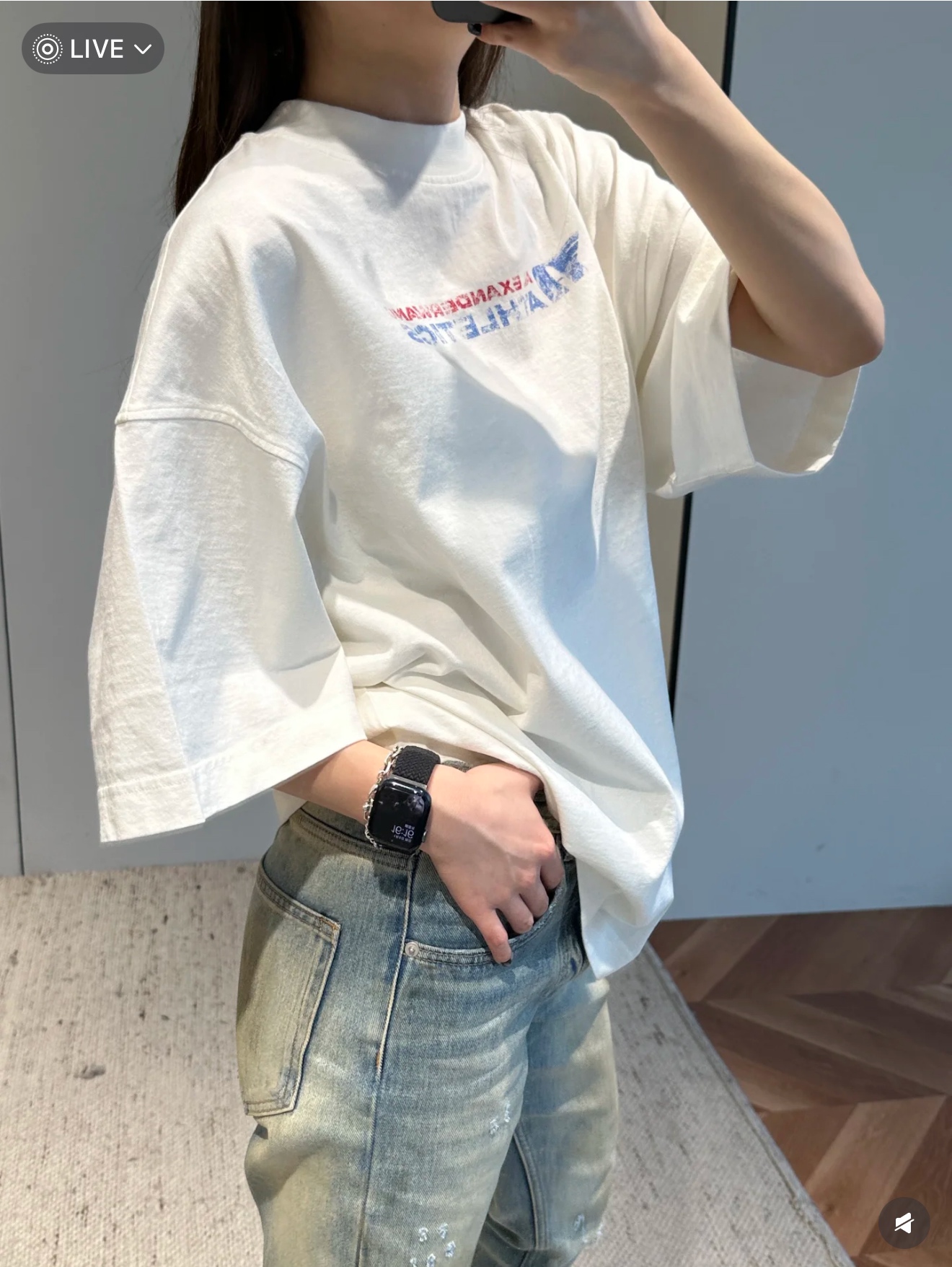 。AW大王 25SS模糊字母短袖 XS-L
面料采用230克双纱全棉面料 搭配十字拉架罗纹 根据原版开发