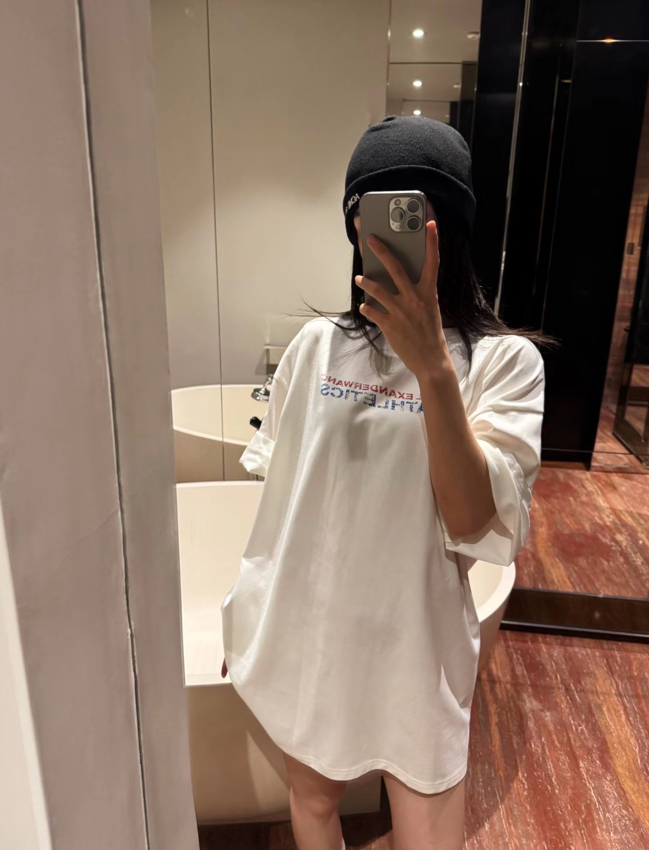 。AW大王 25SS模糊字母短袖 XS-L
面料采用230克双纱全棉面料 搭配十字拉架罗纹 根据原版开发