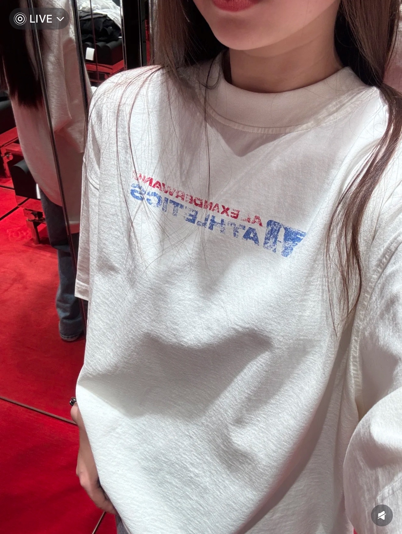 。AW大王 25SS模糊字母短袖 XS-L
面料采用230克双纱全棉面料 搭配十字拉架罗纹 根据原版开发