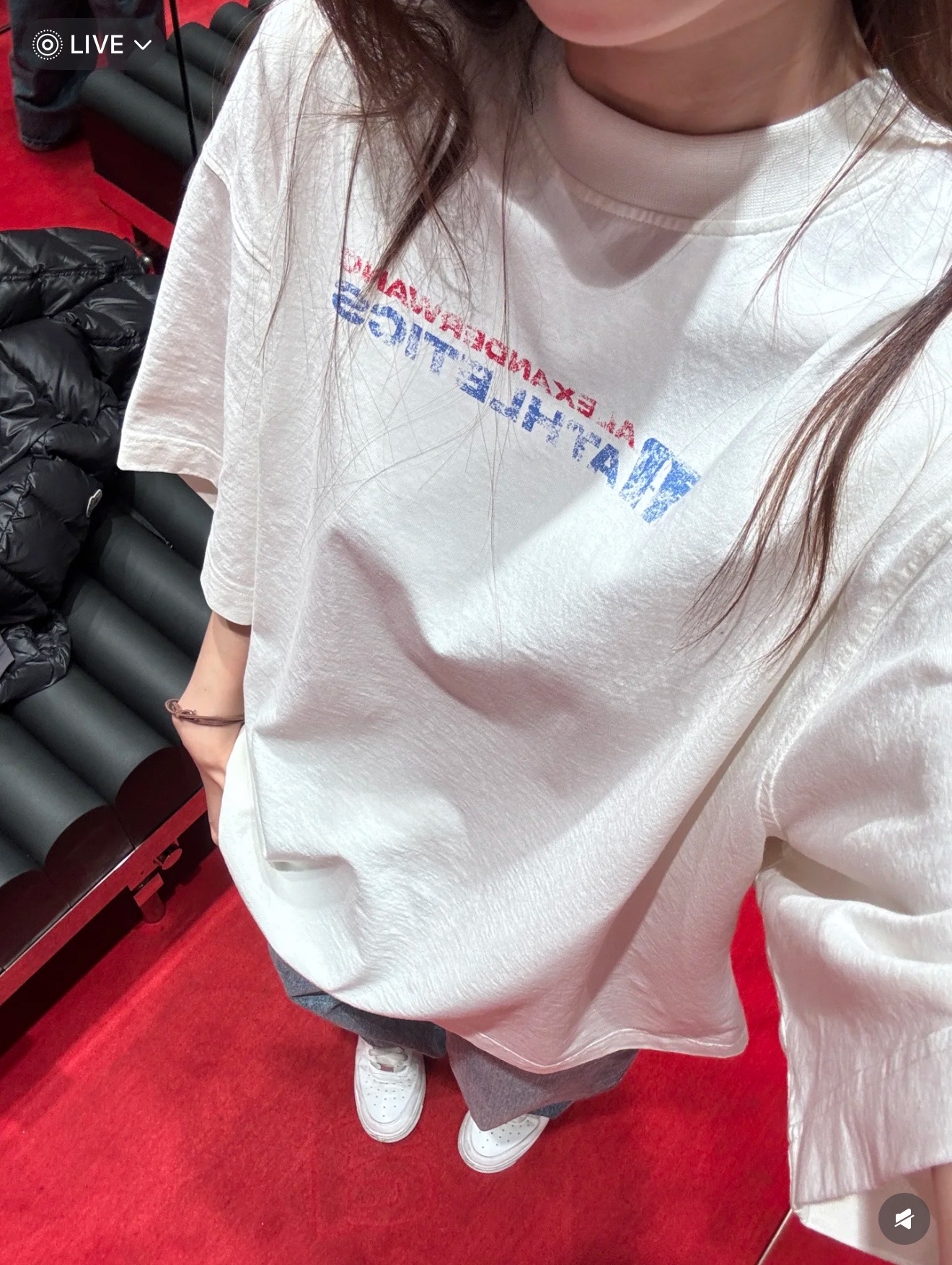 。AW大王 25SS模糊字母短袖 XS-L
面料采用230克双纱全棉面料 搭配十字拉架罗纹 根据原版开发