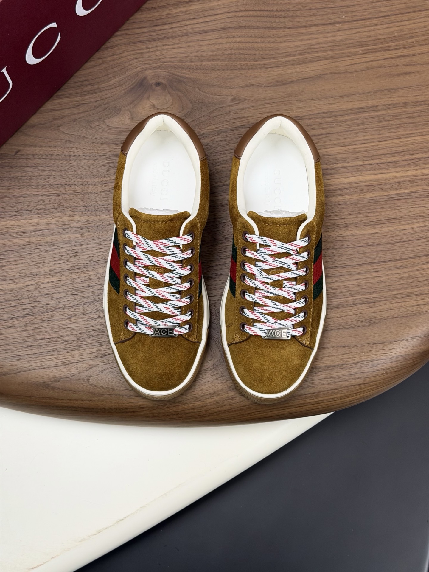 NO:782407,[Gucci] Gucci - High-end quality original casual sports shoes - Napa calfskin upper, air-pressured Napa calfskin brand totem, shoe body brand webbing, tongue sewn brand logo cloth label, heel screen-printed high frequency brand logo - Lining brand canvas, foot pad; water-dyed cowhide - Outsole ultra-light TPU foam · Rubber two-color molded outsole - Ultra-high quality control · Fine workmanship highlighted (high-end · luxury · grade) -Size  38-44 (45, can be customized),,gucci,gucci,sneakers,cowhide19860909【Gucci】古驰  -高端品质 原单·休闲运动鞋 -鞋面纳帕小牛皮、纳帕小牛皮空压品牌图腾、鞋身品牌织带、鞋舌车缝品牌logo布标、后跟丝印高周波品牌logo -内里品牌帆布,垫脚；水染牛皮 -大底超轻TPU发泡·橡胶双色成型大底 -超高品控·做工精细凸显(高端·贵气·档次) -Size 38-44（45,可订做),,gucci,gucci,sneakers,cowhide,Men's shoes
