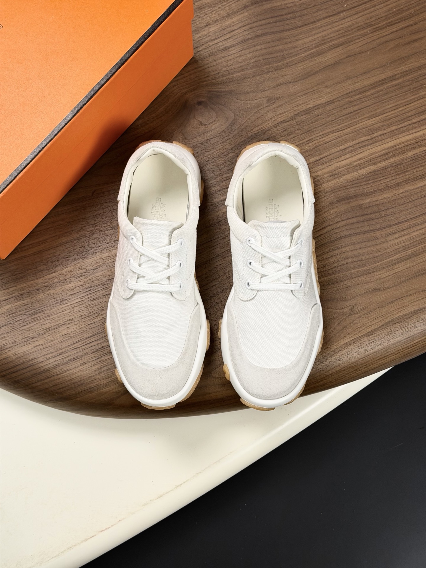 NO:853707,[HERMES] Hermès - high-end quality original casual sports shoes - upper high mercerized suede calfskin, brand high mercerized canvas, shoe body sewn brand logo leather label, tongue. Sewn brand logo cloth label - lining brand canvas, foot pads; water-dyed cowhide - outsole original TPU suction mold; two-color molded outsole - ultra-high quality control, fine workmanship highlighted (high-end, luxury, grade) -Size  39-44 (38, 45, 46, can be customized)·,,hermes,hermes,sneakers,cowhide19860909【 HERMES】爱马仕 -高端品质 原单·休闲运动鞋 -鞋面高丝光反绒小牛皮、品牌高丝光帆布、鞋身车缝品牌logo皮标、鞋舌.车缝品牌logo布标 -内里品牌帆布,垫脚；水染牛皮 -大底原版TPU吸模；双色成型大底 -超高品控·做工精细凸显(高端·贵气·档次) -Size 39-44（38,45,46,可订做)·,,hermes,hermes,sneakers,cowhide,Men's shoes