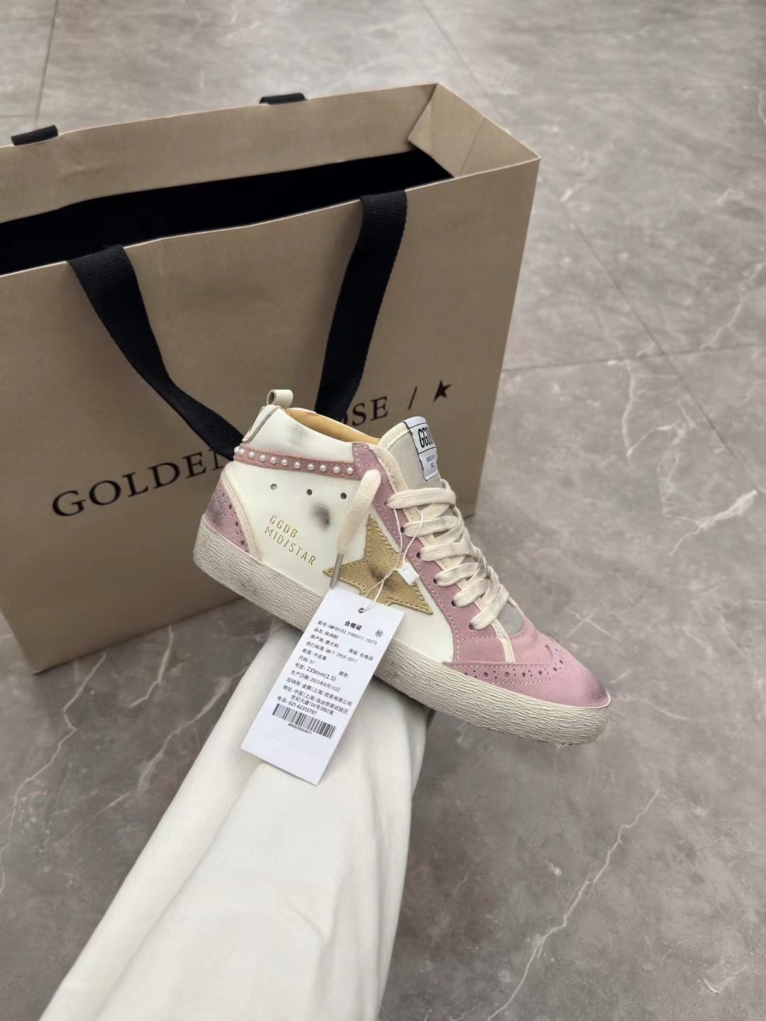 NO:172351,(Long-term goods. Order inquiry) Pearl pink high-top couple style top-level Niuli high-end version. Don’t disturb the low-end!  Packaging: Upgrade new packaging...Certificate, card, tag, cloth bag, GGDB Slide Golden Goose Small Dirty Shoes Gaobang Golden Gse Deluxe Brand SUPER$TAR N pair of genuine disassembly version# The best market is not acceptable to compare # 2025 new ggdb Gaobang Small Dirty Shoes The popularity is earlier than the white shoes, breaking the traditional aesthetic, the small dirty shoes have done it!  Celebrity private server demonstration is so versatile!  No need to worry about washing shoes anymore!  The original custom cowhide (the essence of the old one) inner towel   cowhide, exclusive mold latex pad, 2cm height-enhancing insole, you can take out!  Insole size stamp!  Old craftsmen polished by hand, even the soles are unruly dirty, women 35-40 men 40-45. Men's size custom 10. Men's size only adjust the upper and lower sizes (women 41 men 45 46 custom 56 not return or exchange), casual shoes/sports shoes, sneakers, cowhide, gold19860909（长期做货.订单询价） 珍珠粉色高帮情侣款顶级牛里高版本.低端勿扰！ 包装:升级新包装..证书,卡片,吊牌,布袋, GGDB Slide黄金鹅小脏鞋高邦Golden Gse Deluxe Brand SUPER$TAR N双正品拆解打版# 市场最优不服来比 # 2025新款ggdb高邦小脏鞋 火红程度比小白鞋还要早,打破传统审美,小脏鞋做到了！明星私服上脚示范 就是这么百搭 ！再也不用担心洗鞋的问题啦！ 鞋面原版定制牛皮（做旧精髓所在）内里毛巾 牛皮 里 独家开模乳胶垫 2cm内增高鞋垫可以拿出来哦！鞋垫码数钢印！ 老工匠手工打磨,就连鞋底也是不羁的脏, 女35-40 男40-45. 男码定做10.男码只调上下码（女41 男45 46定做不退换）,休闲鞋/运动鞋,sneakers,cowhide,gold,Women's Shoes