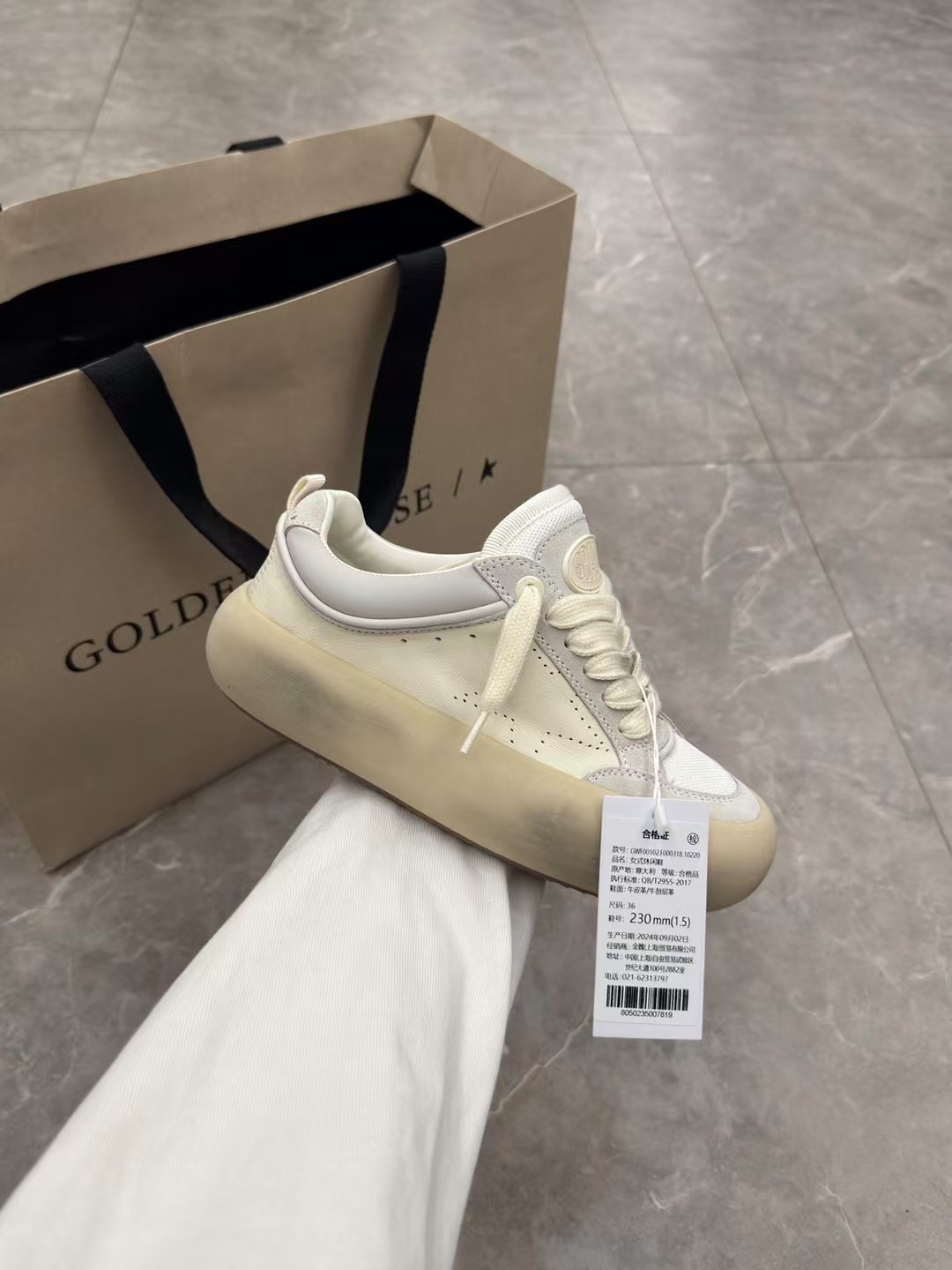 NO:171611,(Long-term goods. Order inquiry) New bread shoes top-level high-end version. Low-end ggdb space star new thick-soled bread shoes wool small dirty shoes Golden Gse Deluxe Brand SUPER$TAR wool dirty shoes N pairs of genuine disassembly version # The best market is not acceptable to compare # The new autumn and winter wool small dirty shoes are more popular than the white shoes, breaking the traditional aesthetics, the small dirty shoes have done it!  Celebrity private server demonstration is so versatile!  No need to worry about washing shoes anymore!  Original custom cowhide (the essence of old making) original replica material. Old craftsmen polished by hand, even the soles are unruly dirty. The edge-packing combination soles are shipped at high standards!  Packaging: Cards, cloth bags, tags, original box Size: Women 35-41 Color: 3 colors, black, gray, brown Golden Goose Space-Star bread bottom dirty shoes, a strong sense of shit!  , casual shoes/sports shoes, sneakers, cowhide19860909（长期做货.订单询价） 新款面包鞋顶级高版本.低端勿扰 ggdb space star新款厚底面包鞋羊毛里小脏鞋Golden Gse Deluxe Brand SUPER$TAR羊毛脏脏鞋 N双正品拆解打版# 市场最优不服来比 # 秋冬新款羊毛里小脏鞋火红程度比小白鞋还要早,打破传统审美,小脏鞋做到了！明星私服上脚示范 就是这么百搭 ！再也不用担心洗鞋的问题啦！ 鞋面原版定制牛皮（做旧精髓所在）原版复刻材料 老工匠手工打磨,就连鞋底也是不羁的脏,包边组合大底,高标准出货！ 包装: 卡片,布袋,吊牌,原版盒 码数: 女 35-41 颜色: 3色,黑,灰,棕 Golden Goose Space-Star面包底脏脏鞋、踩屎感极强！,休闲鞋/运动鞋,sneakers,cowhide,Women's Shoes