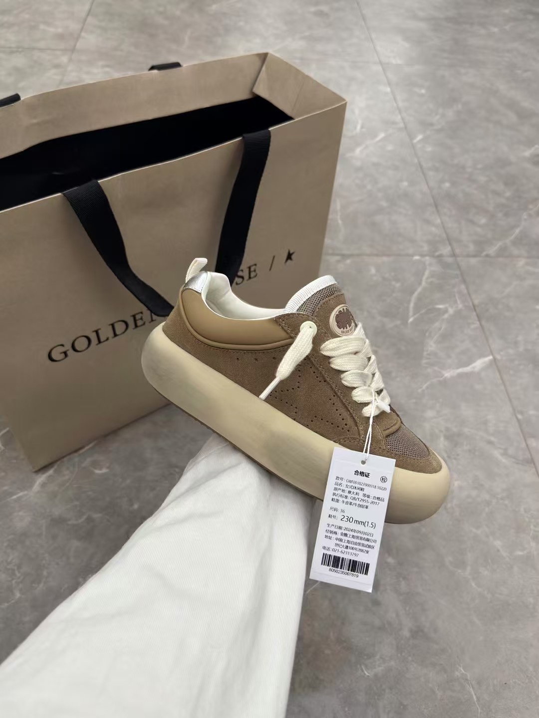 NO:171616,（长期做货.订单询价） 新款面包鞋顶级高版本.低端勿扰 ggdb space star新款厚底面包鞋羊毛里小脏鞋Golden Gse Deluxe Brand SUPER$TAR羊毛脏脏鞋 N双正品拆解打版# 市场最优不服来比 # 秋冬新款羊毛里小脏鞋火红程度比小白鞋还要早,打破传统审美,小脏鞋做到了！  Celebrity private server demonstration is so versatile!  No need to worry about washing shoes anymore!  Original custom cowhide (the essence of old making) original replica material. Old craftsmen polished by hand, even the soles are unruly dirty. The edge-packing combination soles are shipped at high standards!  Packaging: Cards, cloth bags, tags, original box Size: Women 35-41 Color: 3 colors, black, gray, brown Golden Goose Space-Star bread bottom dirty shoes, a strong sense of shit!  ）,休闲鞋/运动鞋,sneakers,cowhide19860909（长期做货.订单询价） 新款面包鞋顶级高版本.低端勿扰 ggdb space star新款厚底面包鞋羊毛里小脏鞋Golden Gse Deluxe Brand SUPER$TAR羊毛脏脏鞋 N双正品拆解打版# 市场最优不服来比 # 秋冬新款羊毛里小脏鞋火红程度比小白鞋还要早,打破传统审美,小脏鞋做到了！明星私服上脚示范 就是这么百搭 ！再也不用担心洗鞋的问题啦！ 鞋面原版定制牛皮（做旧精髓所在）原版复刻材料 老工匠手工打磨,就连鞋底也是不羁的脏,包边组合大底,高标准出货！ 包装: 卡片,布袋,吊牌,原版盒 码数: 女 35-41 颜色: 3色,黑,灰,棕 Golden Goose Space-Star面包底脏脏鞋、踩屎感极强！）,休闲鞋/运动鞋,sneakers,cowhide,Women's Shoes