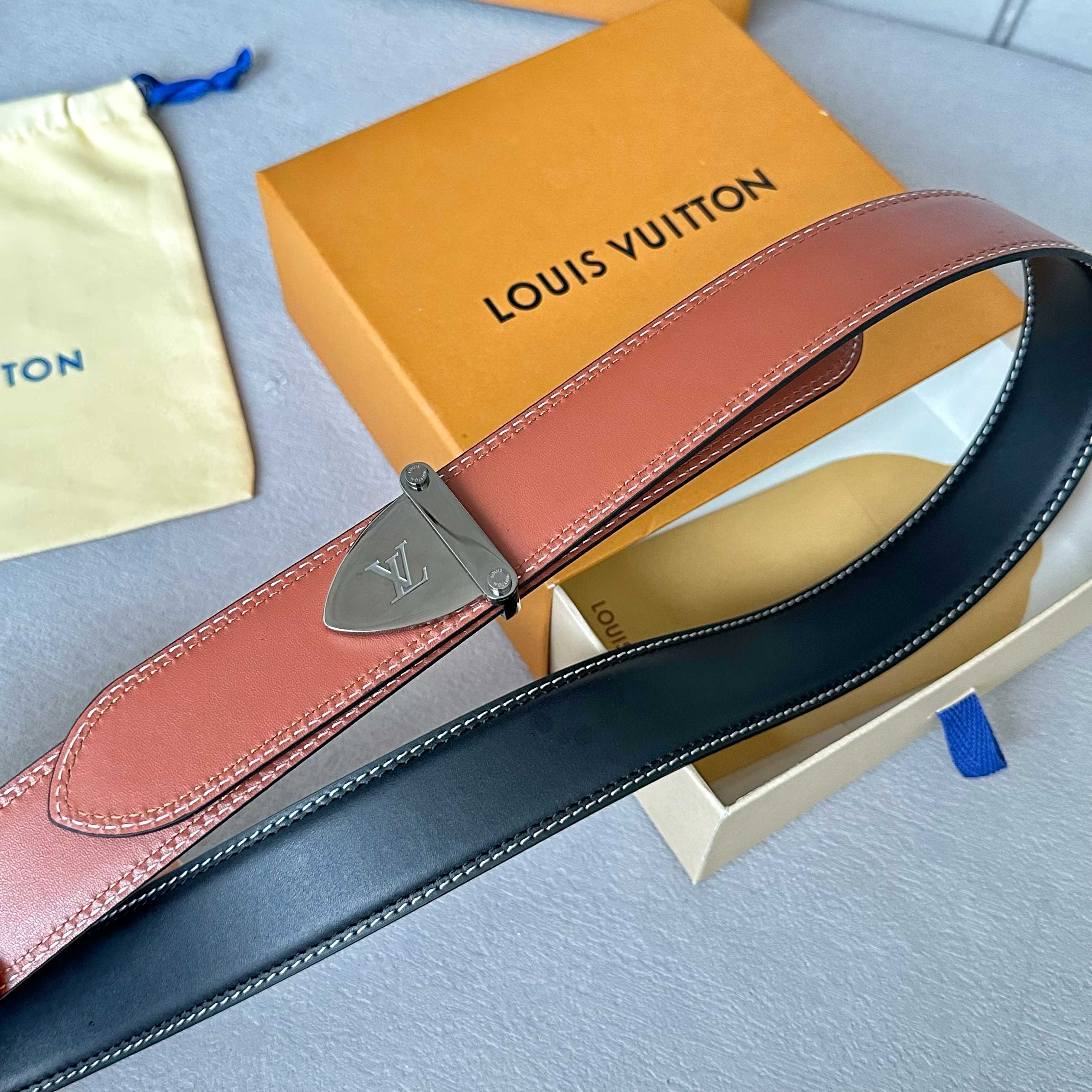 P：155[原版包裝➕1.0】
       L驢家今季新品 男士原單腰帶 寬度35毫米 雙面頭層小牛皮車雙線工藝  搭配新款316精鋼五金 五金多樣可選 適合沈穩低調的男神使用