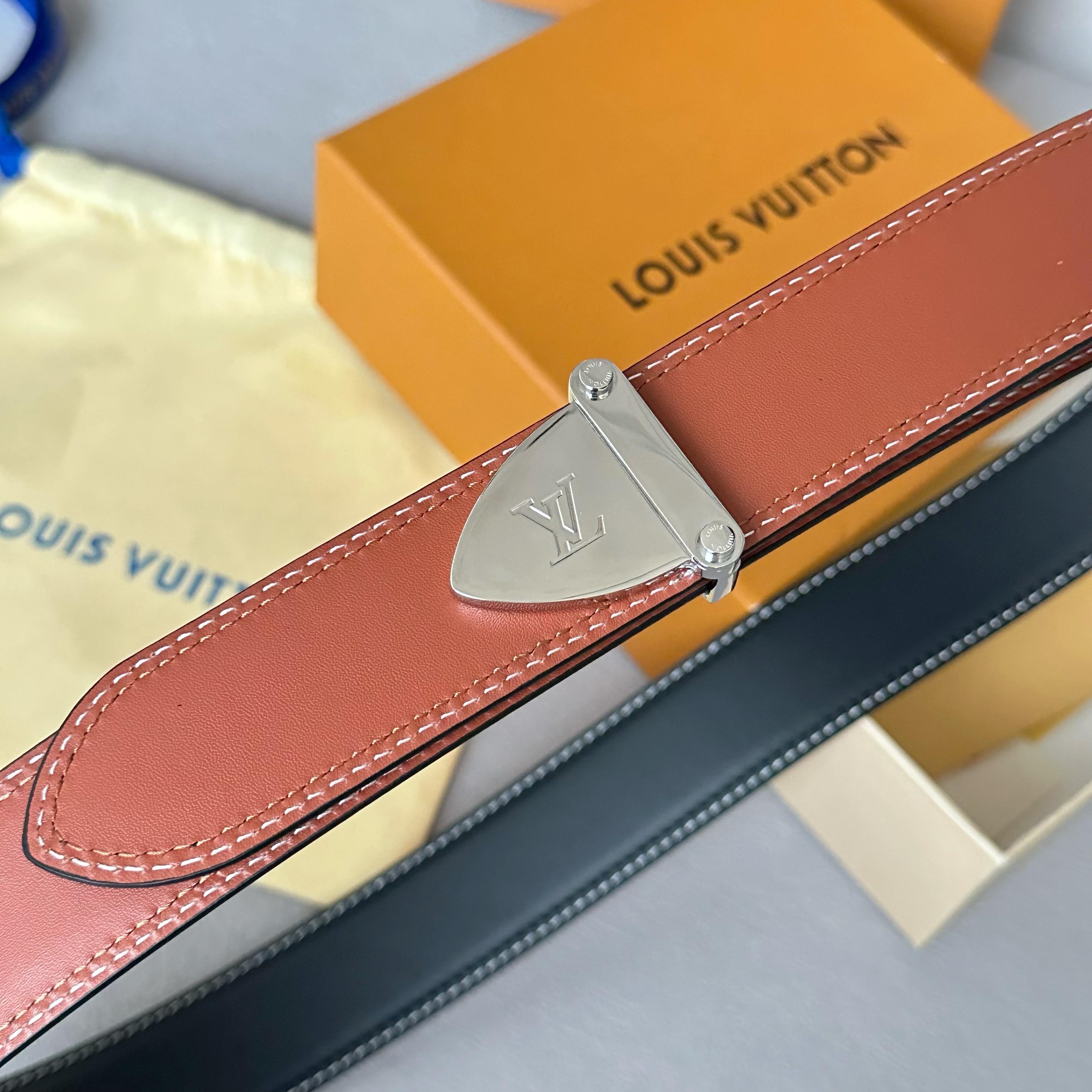 P：155[原版包裝➕1.0】
       L驢家今季新品 男士原單腰帶 寬度35毫米 雙面頭層小牛皮車雙線工藝  搭配新款316精鋼五金 五金多樣可選 適合沈穩低調的男神使用