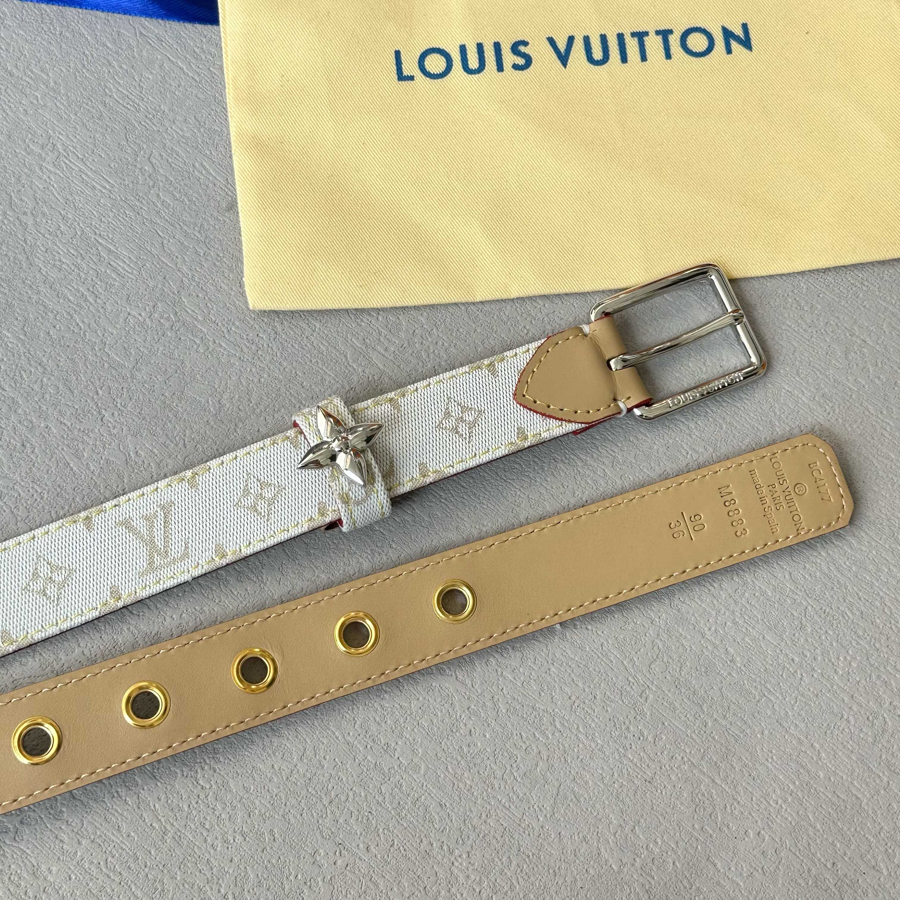 L0UIS VUITT0N 今季新品 驴家女士原單腰帶 小花五金戒子效果 皮带穿孔饰有五金