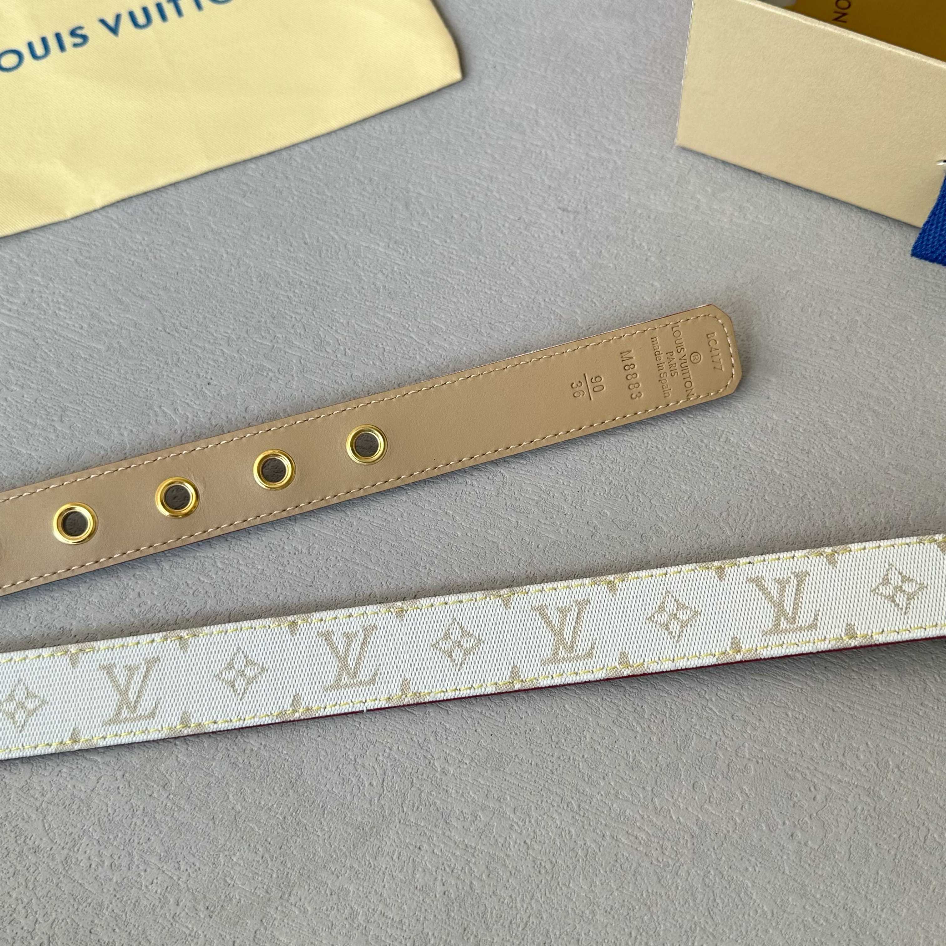 L0UIS VUITT0N 今季新品 驴家女士原單腰帶 小花五金戒子效果 皮带穿孔饰有五金