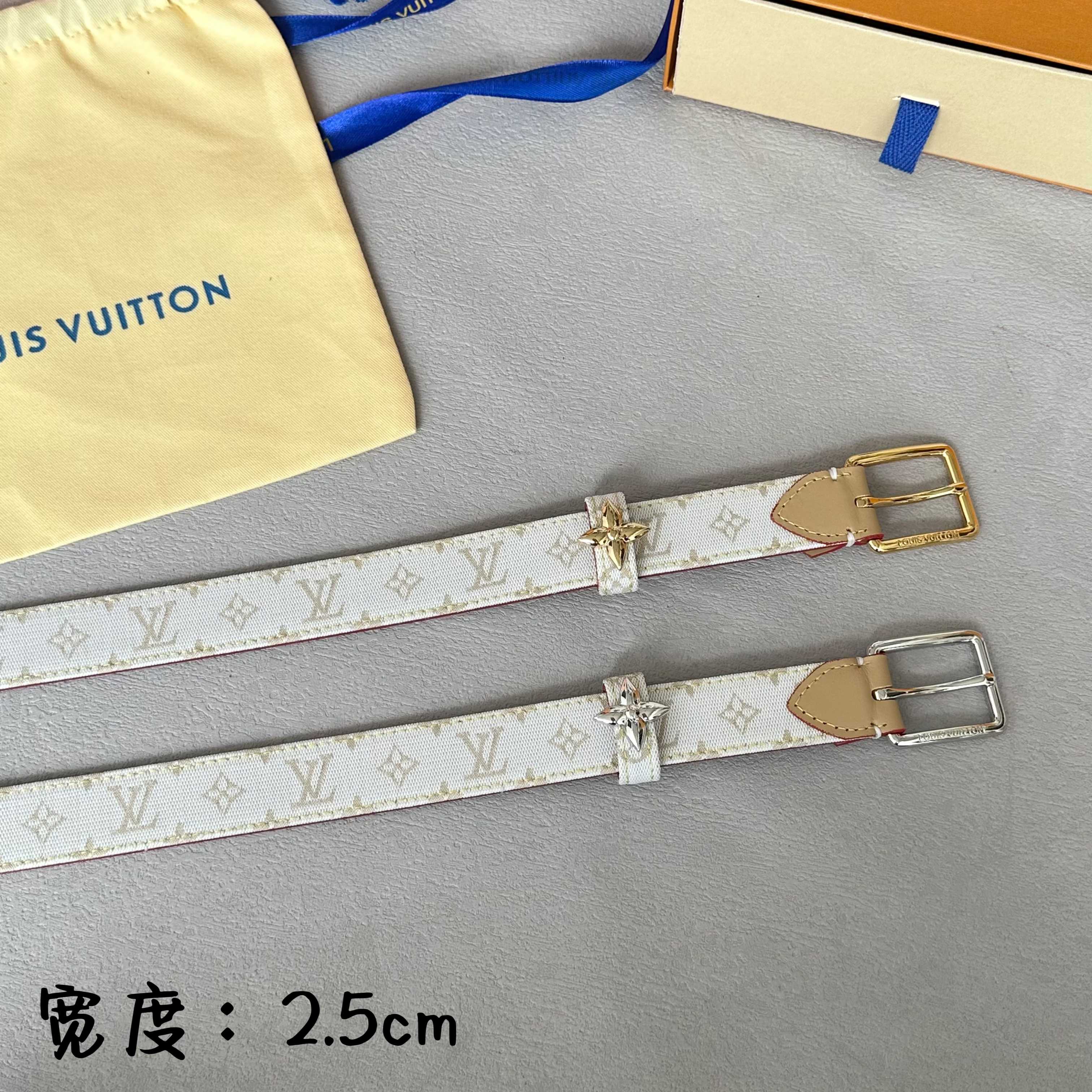 L0UISVUITT0N 今季新品 驴家女士原單腰帶 寬度25毫米 定制牛仔布面搭配裸色小牛皮底