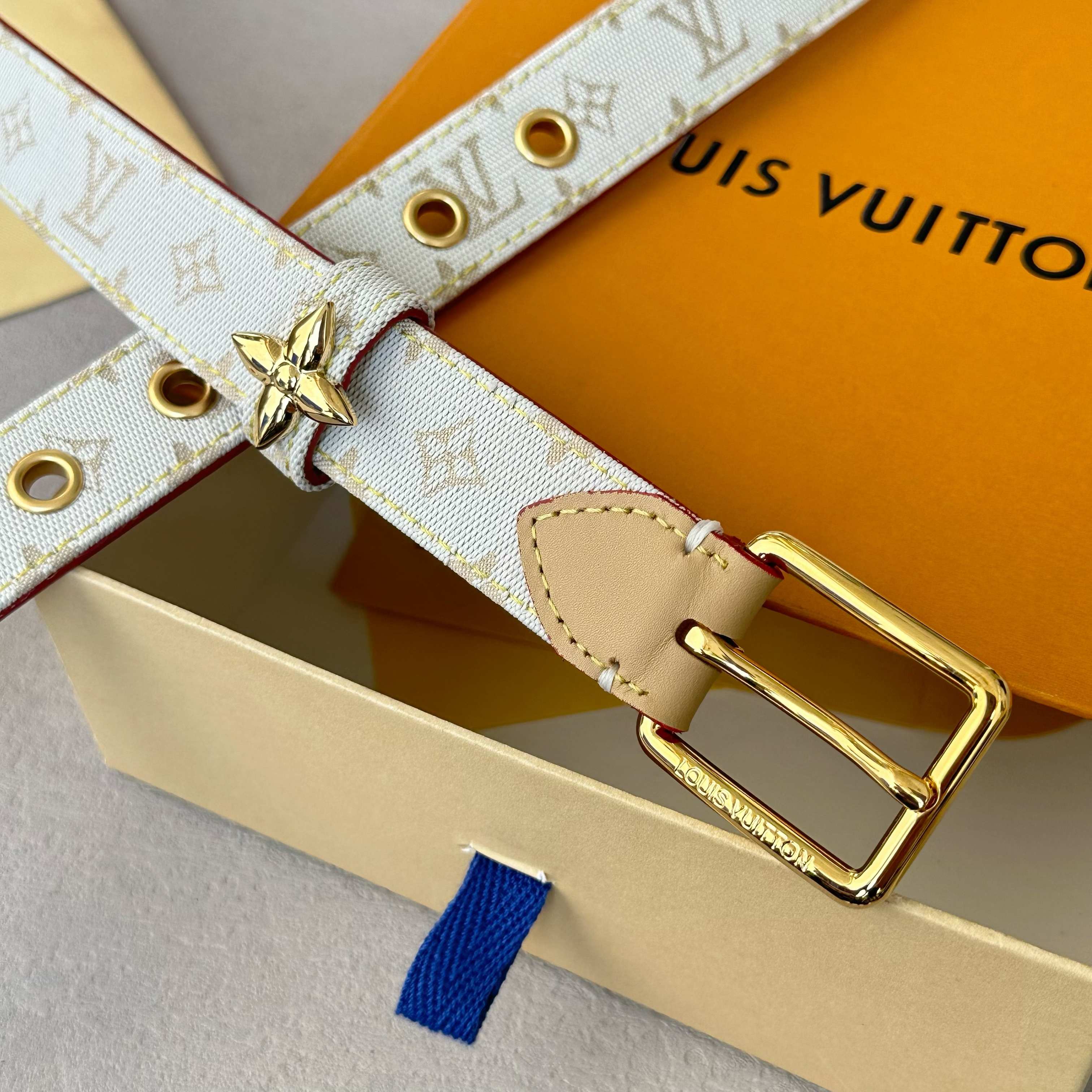 L0UISVUITT0N 今季新品 驴家女士原單腰帶 寬度25毫米 定制牛仔布面搭配裸色小牛皮底