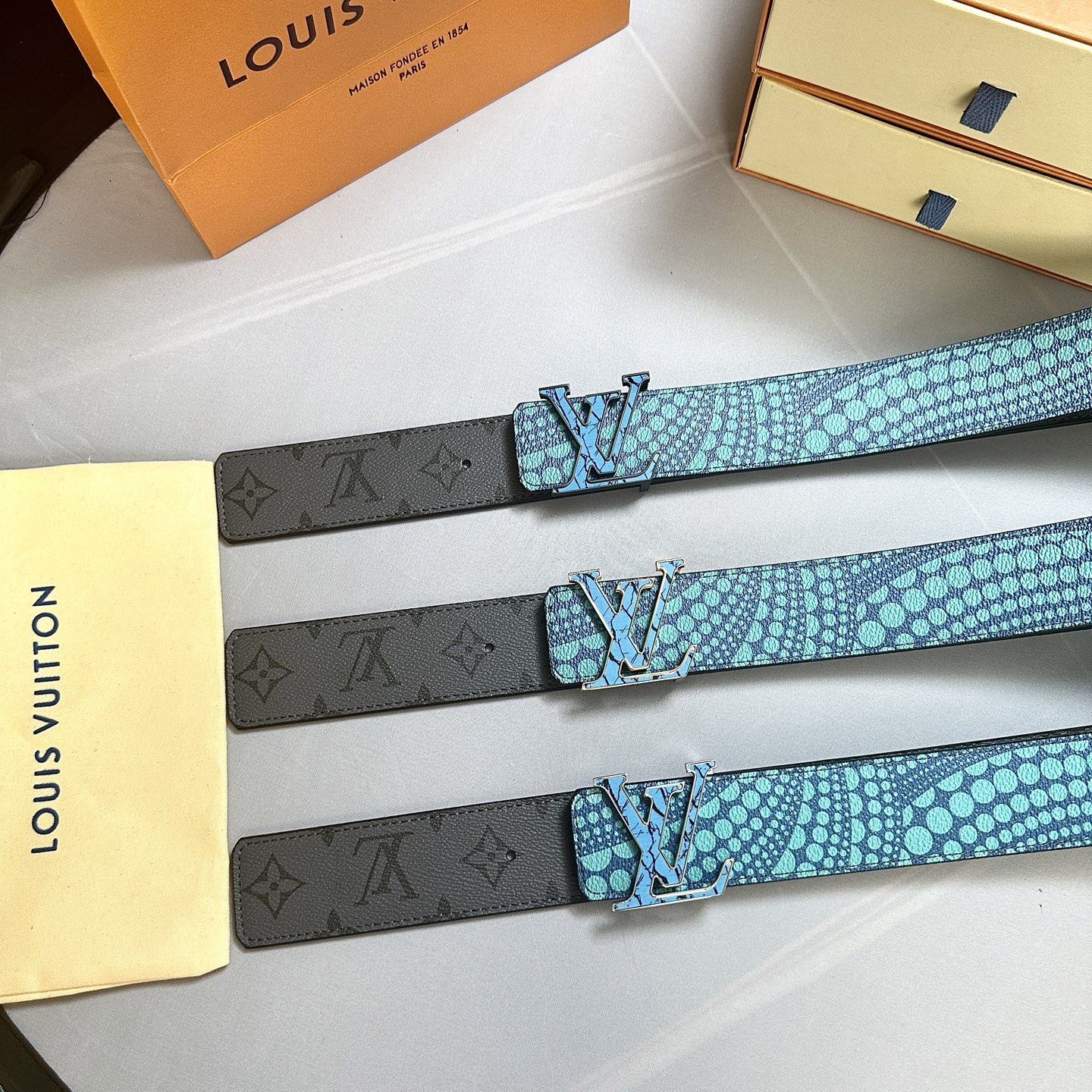 L0UIS VUITT0N 專櫃最新升級版本 寬度40毫米 全新訂製帆布灰色花搭配絲印藍色花紋帆布底