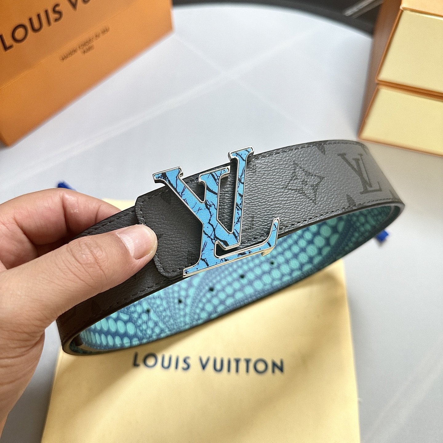 L0UIS VUITT0N 專櫃最新升級版本 寬度40毫米 全新訂製帆布灰色花搭配絲印藍色花紋帆布底