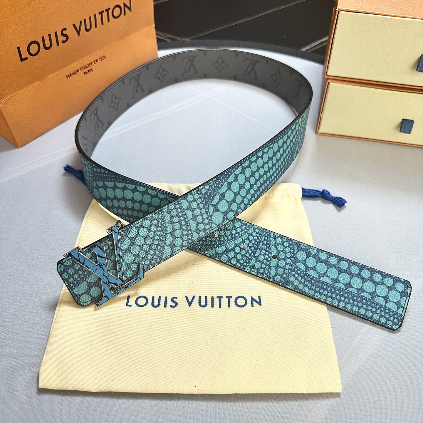 L0UIS VUITT0N 專櫃最新升級版本 寬度40毫米 全新訂製帆布灰色花搭配絲印藍色花紋帆布底