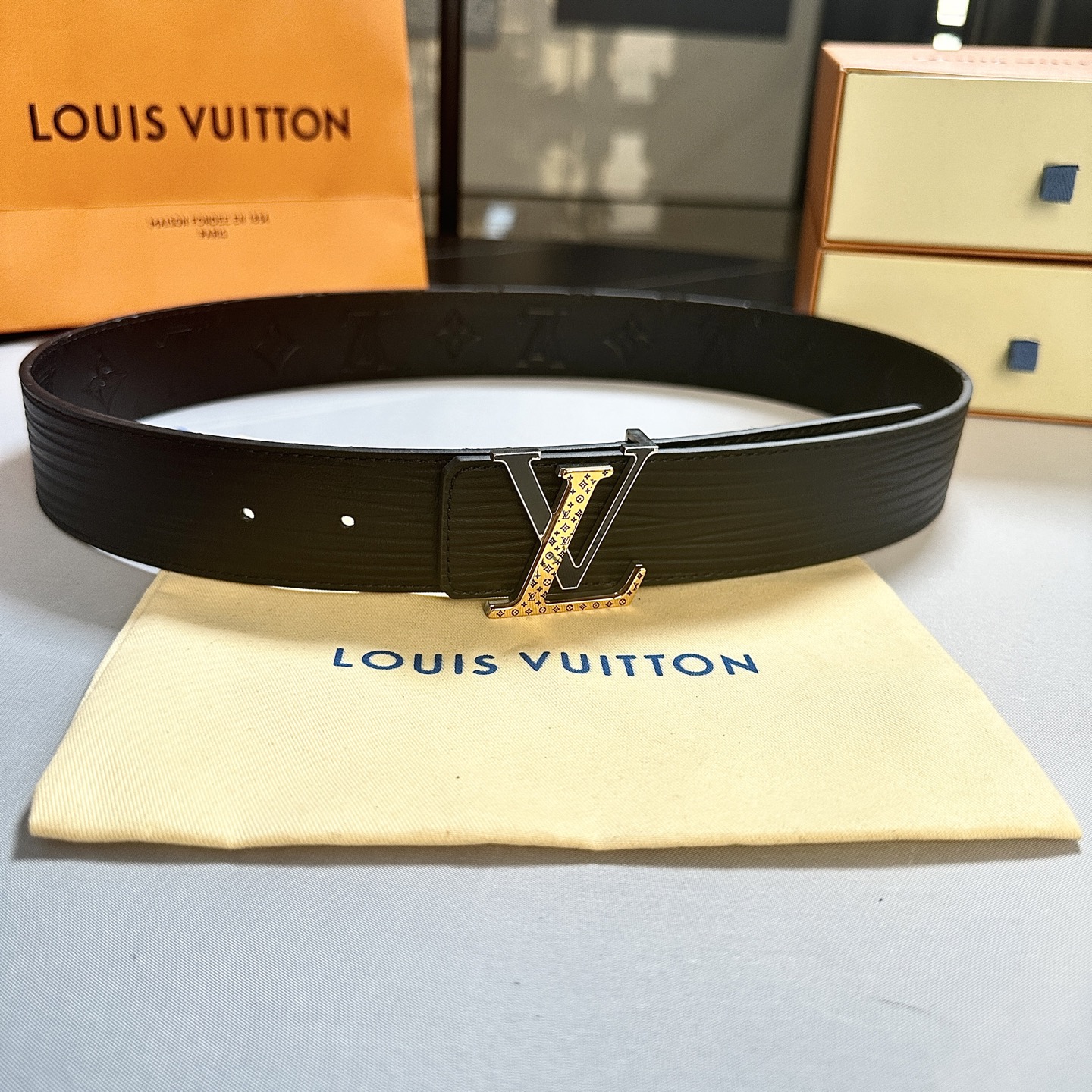 L0UIS VUITT0N 專櫃最新升級版本 寬度40毫米 全新訂製雙面進口小牛皮