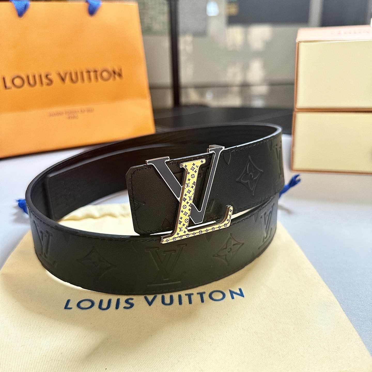 L0UIS VUITT0N 專櫃最新升級版本 寬度40毫米 全新訂製雙面進口小牛皮