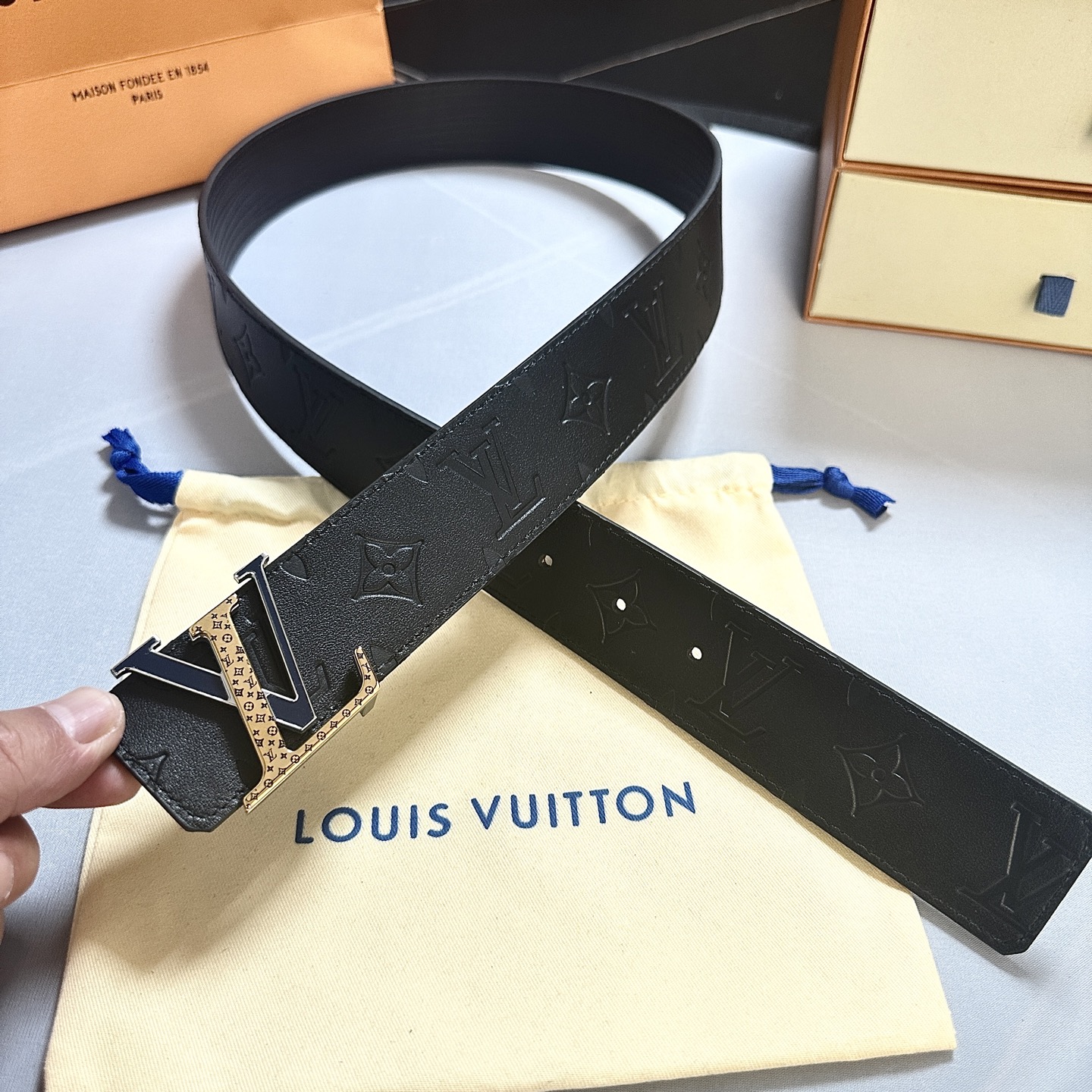 L0UIS VUITT0N 專櫃最新升級版本 寬度40毫米 全新訂製雙面進口小牛皮