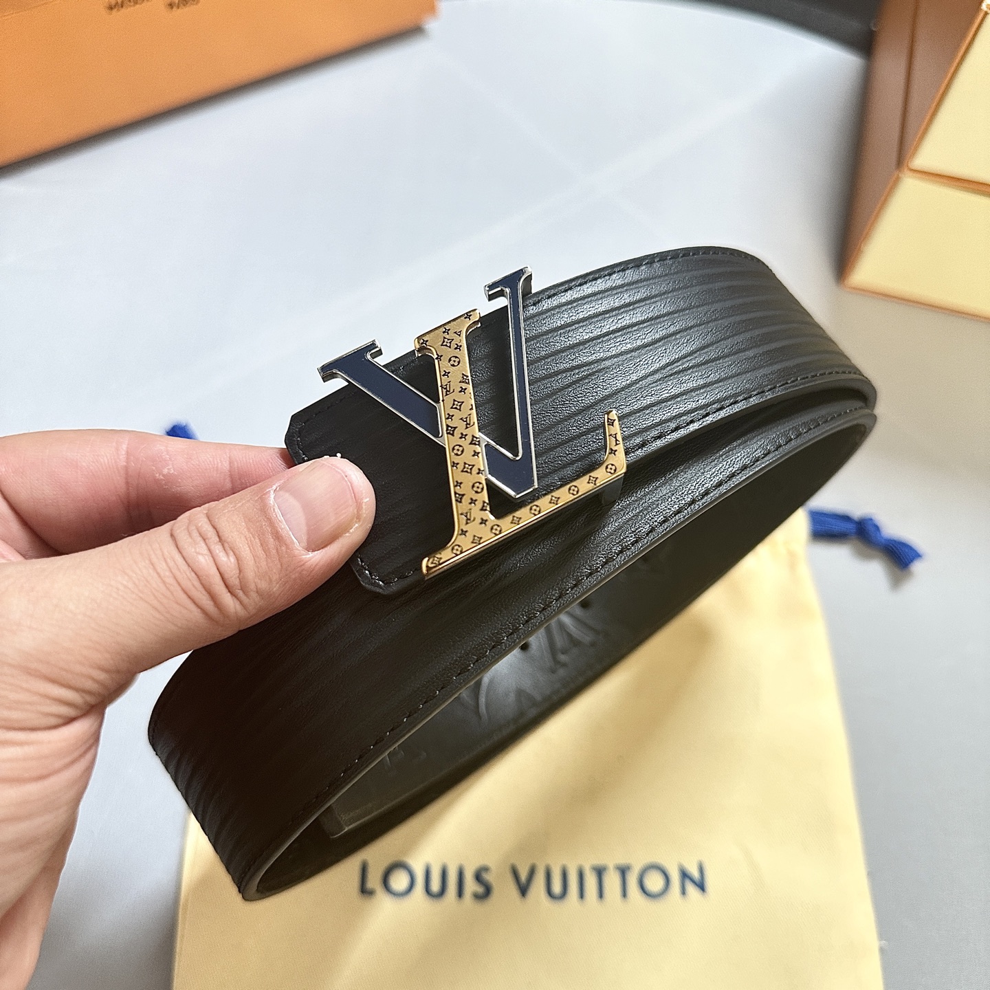 L0UIS VUITT0N 專櫃最新升級版本 寬度40毫米 全新訂製雙面進口小牛皮
