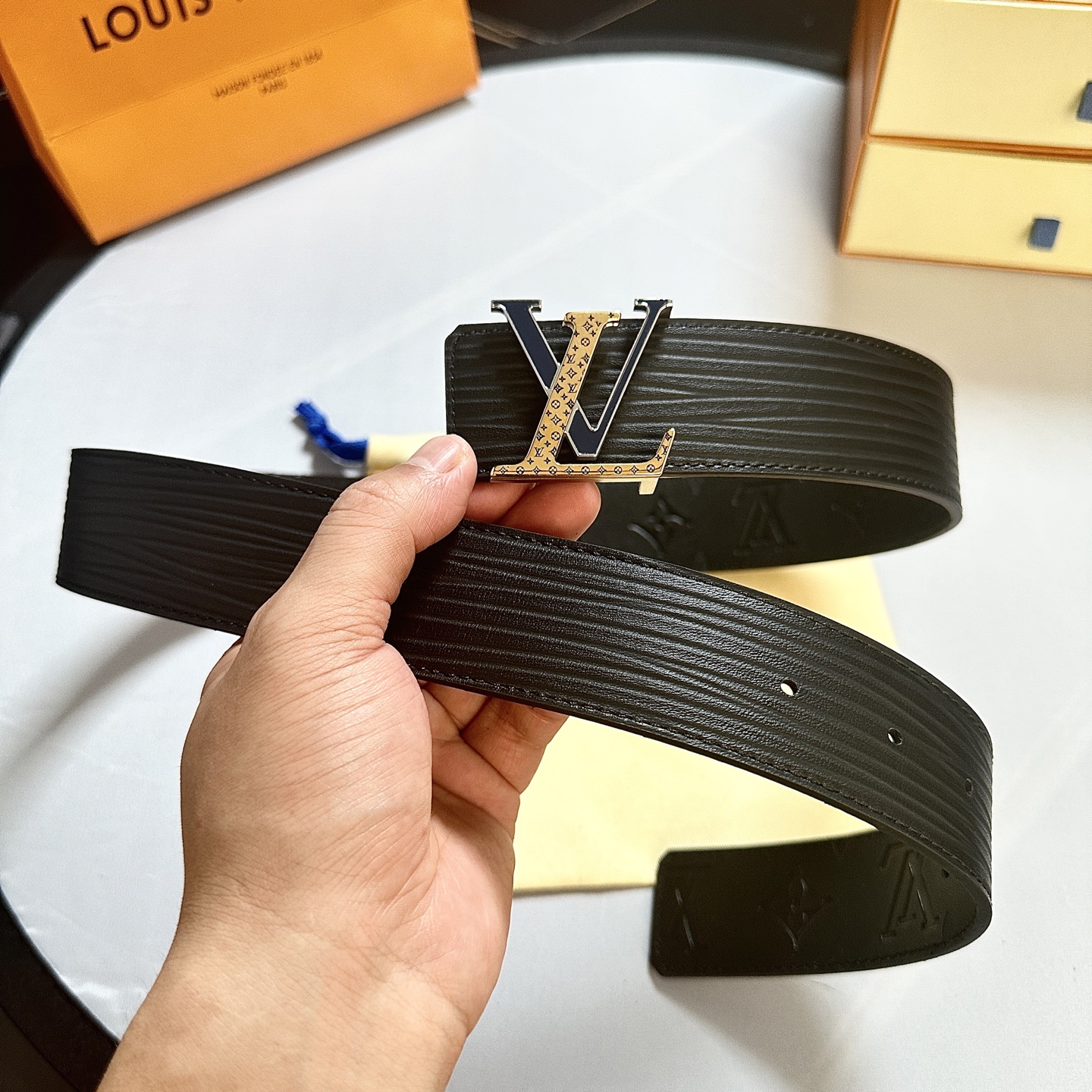 L0UIS VUITT0N 專櫃最新升級版本 寬度40毫米 全新訂製雙面進口小牛皮