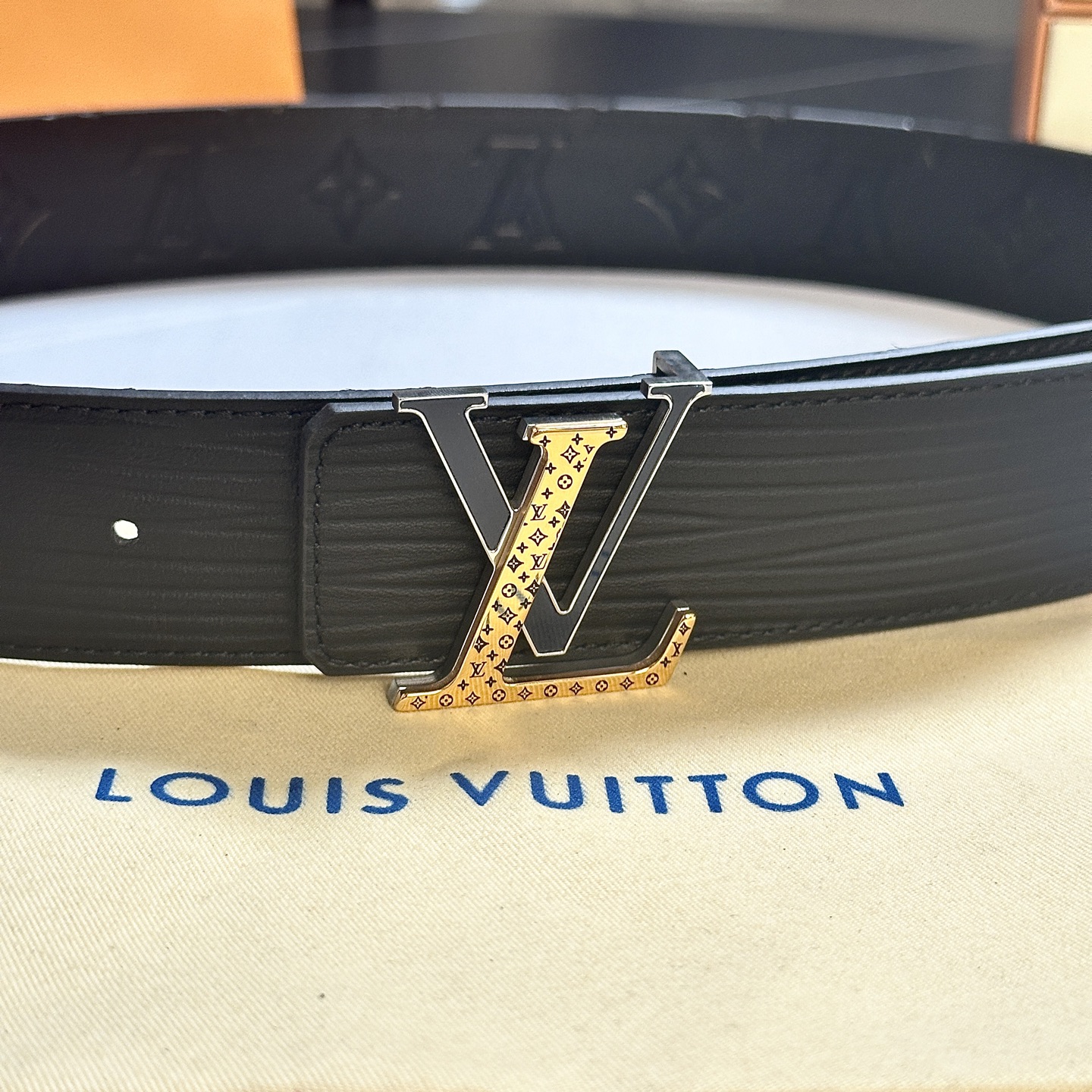 L0UIS VUITT0N 專櫃最新升級版本 寬度40毫米 全新訂製雙面進口小牛皮