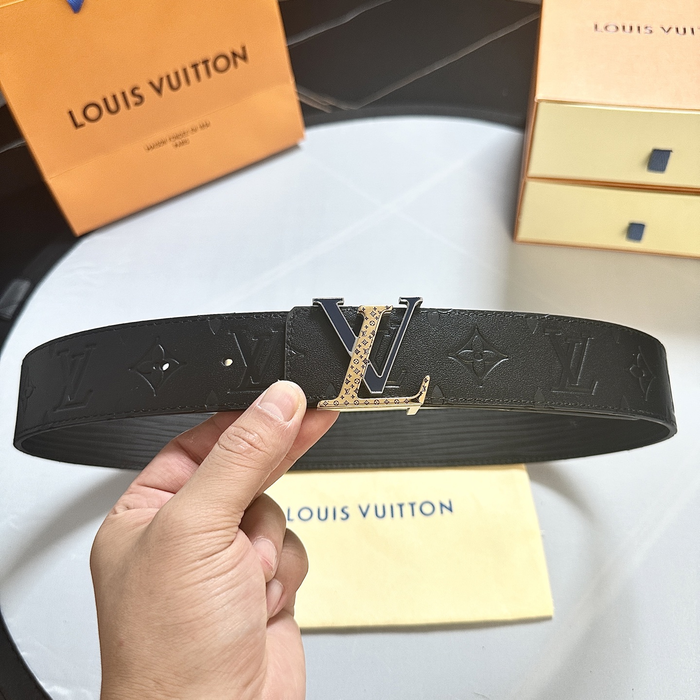 L0UIS VUITT0N 專櫃最新升級版本 寬度40毫米 全新訂製雙面進口小牛皮