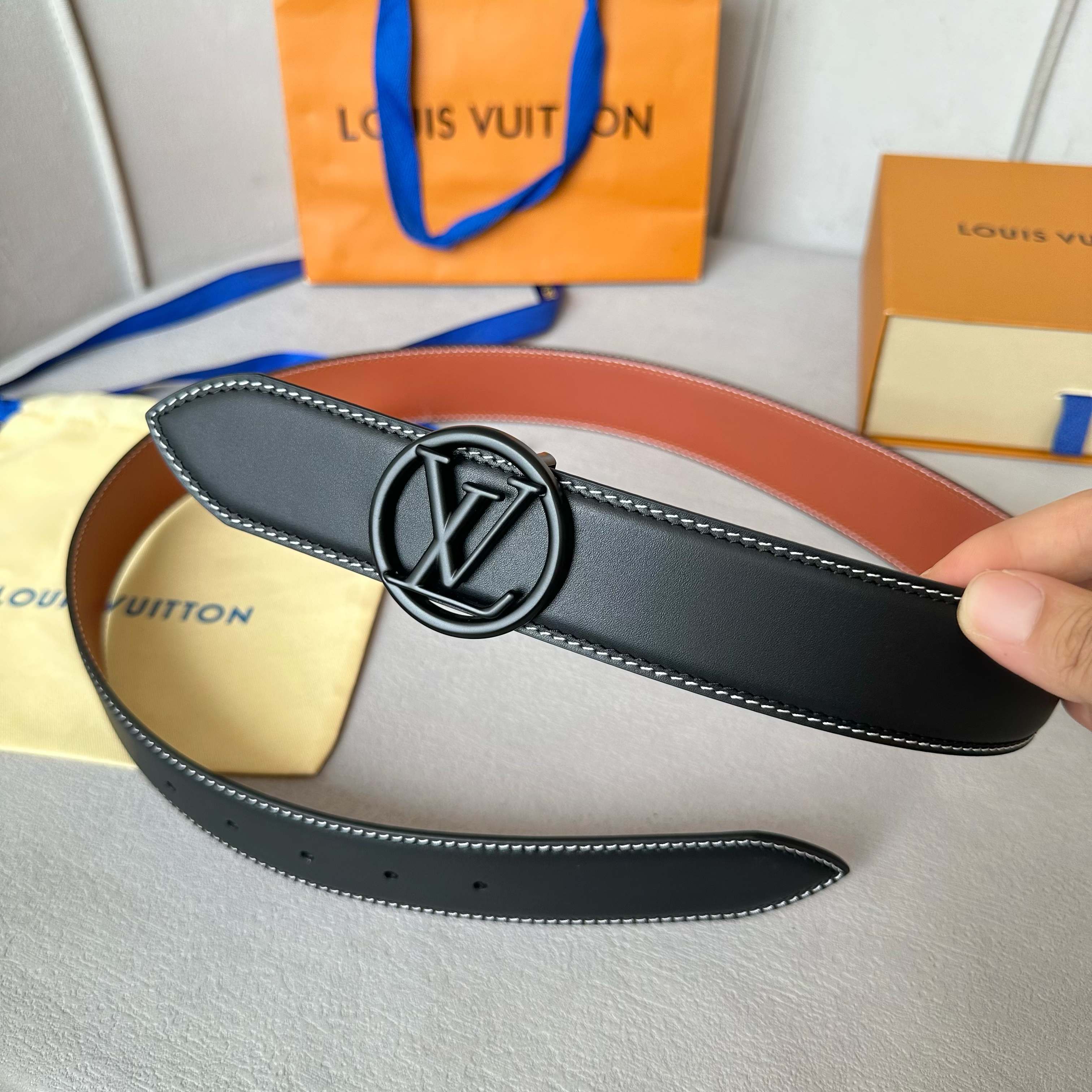 🌸L0UIS VUITT0N 今季新品 男士原單腰帶 寬度40毫米 雙面頭層小牛皮車雙線工藝 搭配經典鋼