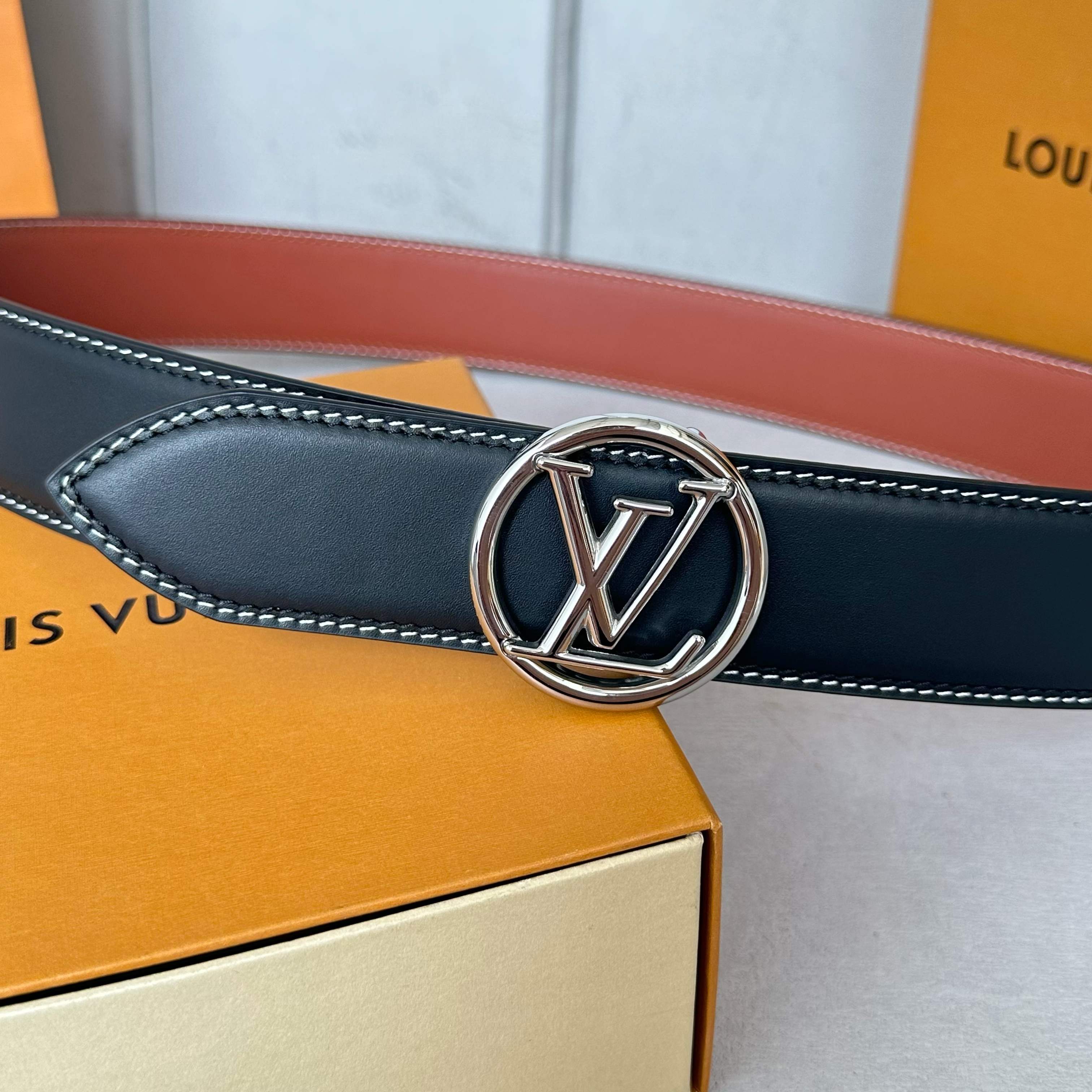 🌸L0UIS VUITT0N 今季新品 男士原單腰帶 寬度40毫米 雙面頭層小牛皮車雙線工藝 搭配經典鋼