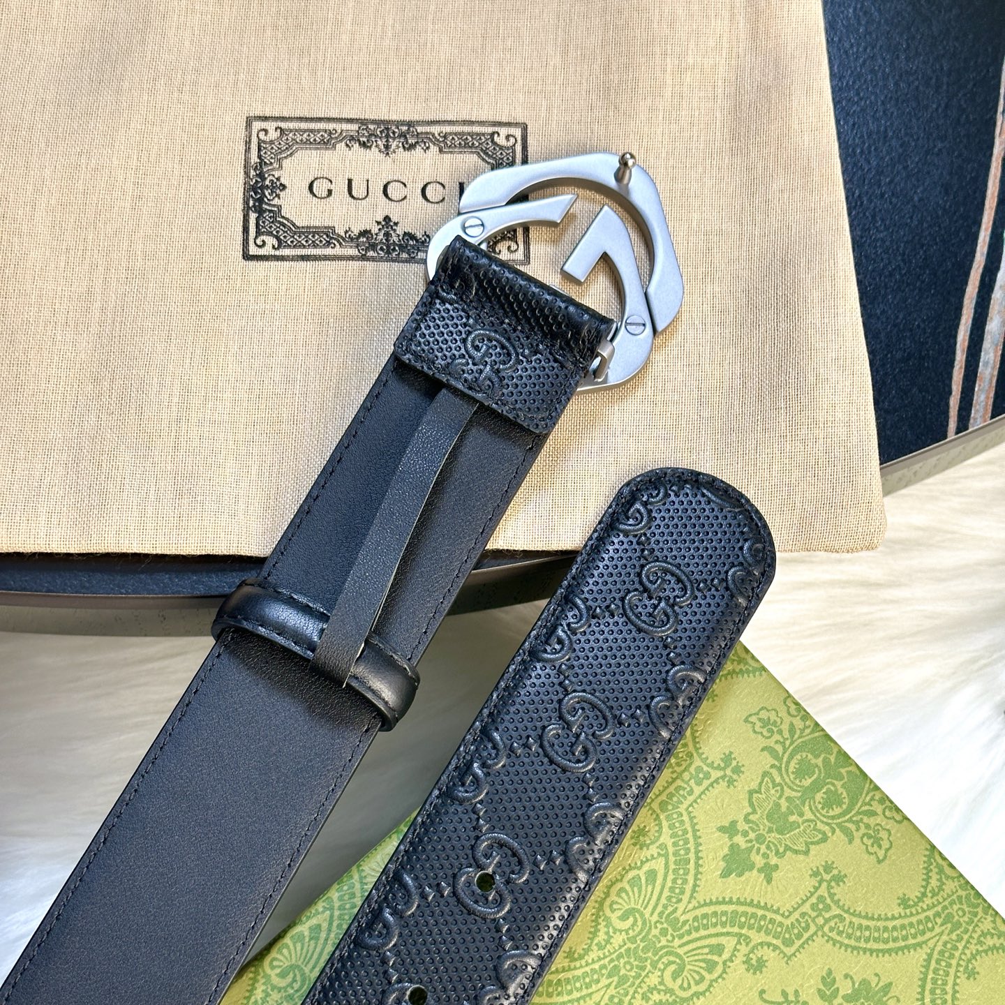 GUCCI メンズ腰帯 P238 ダブルGバックル デザイン