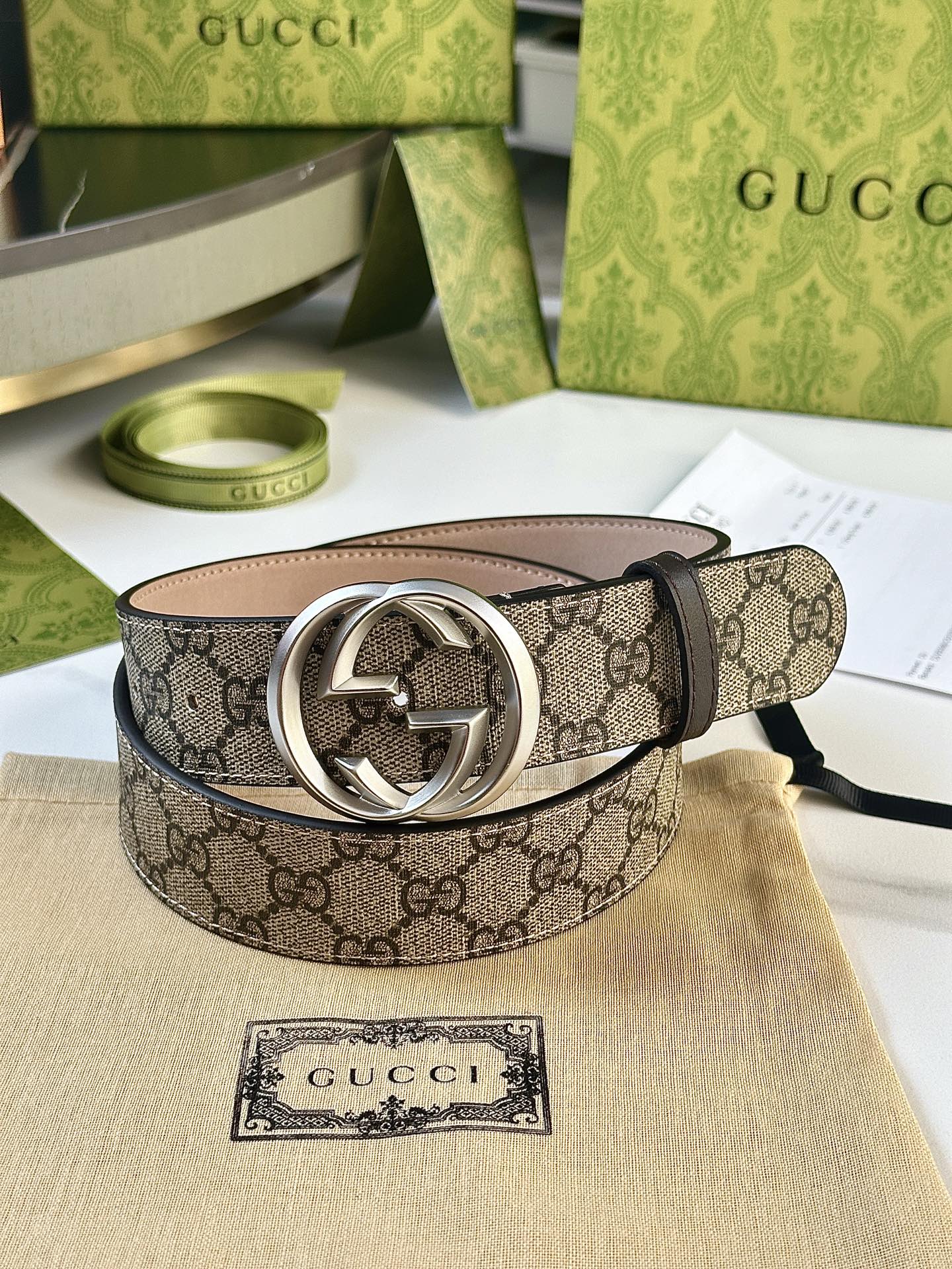 Luxury Gucci Men’s Belts: Real-Grade Collegiate Style with Classic Waterproof Design - 图片 2