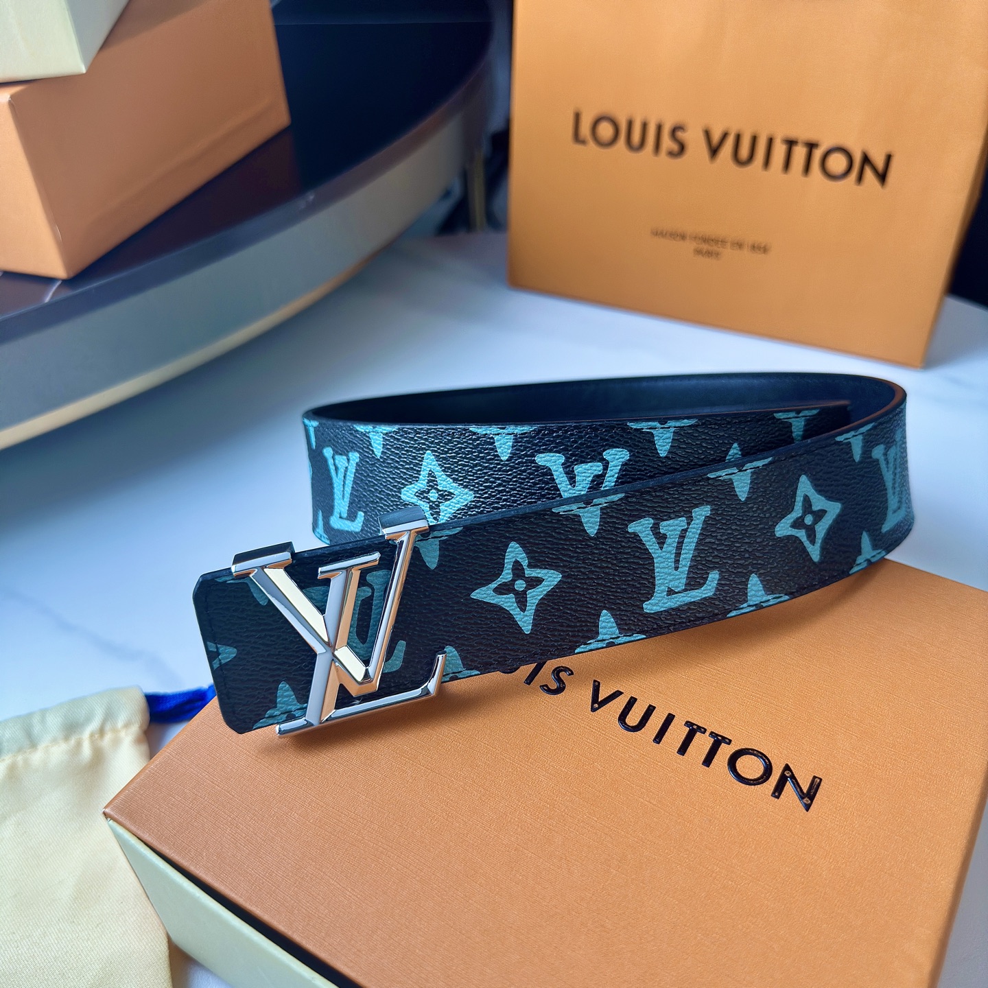 LOUIS VUITTON 原版包裝➕1.0 精鋼字母搭扣付き