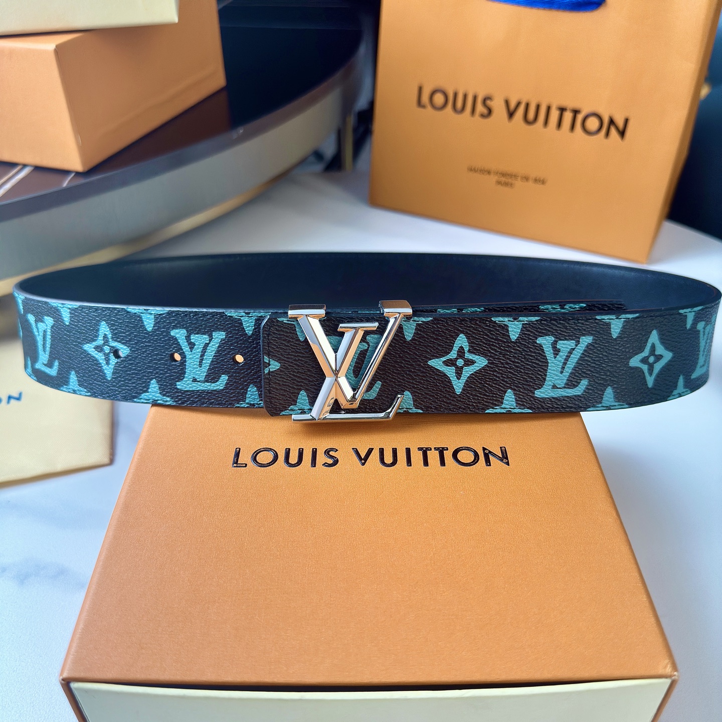 LOUIS VUITTON 原版包裝➕1.0 精鋼字母搭扣付き