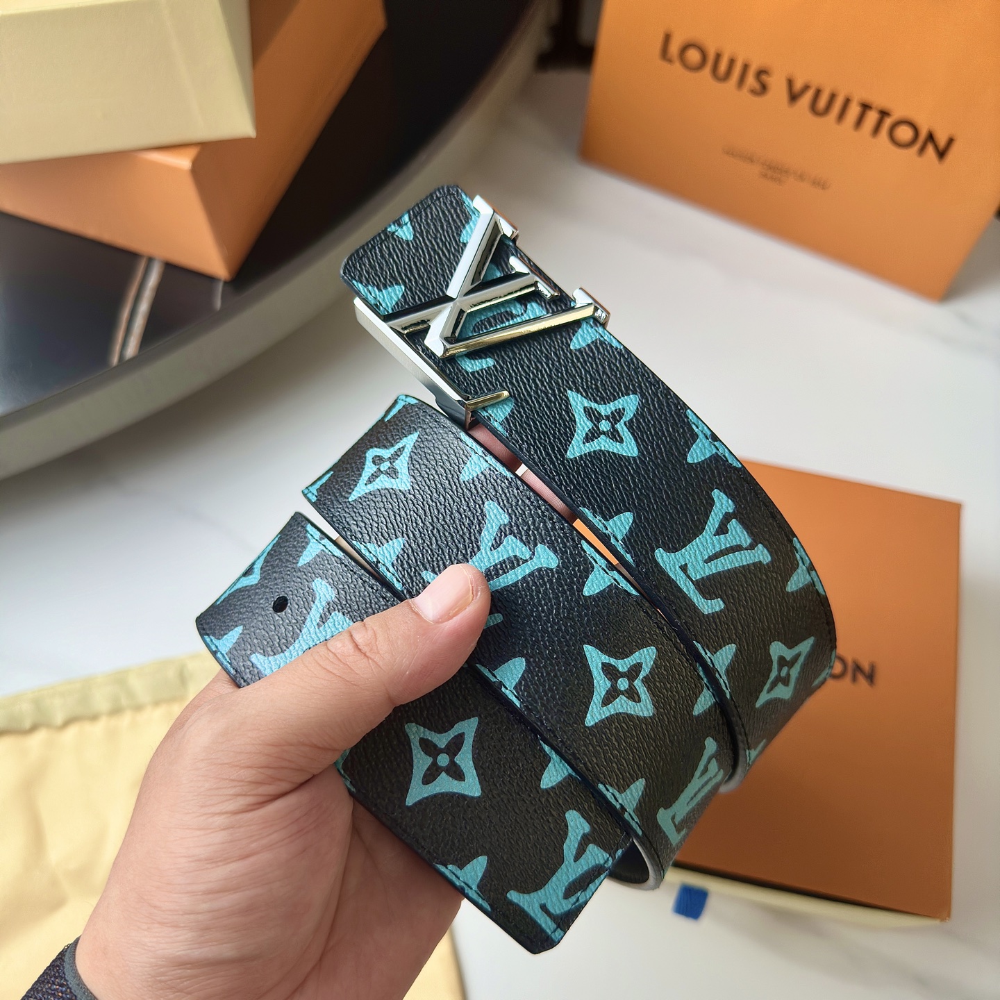 LOUIS VUITTON 原版包裝➕1.0 精鋼字母搭扣付き