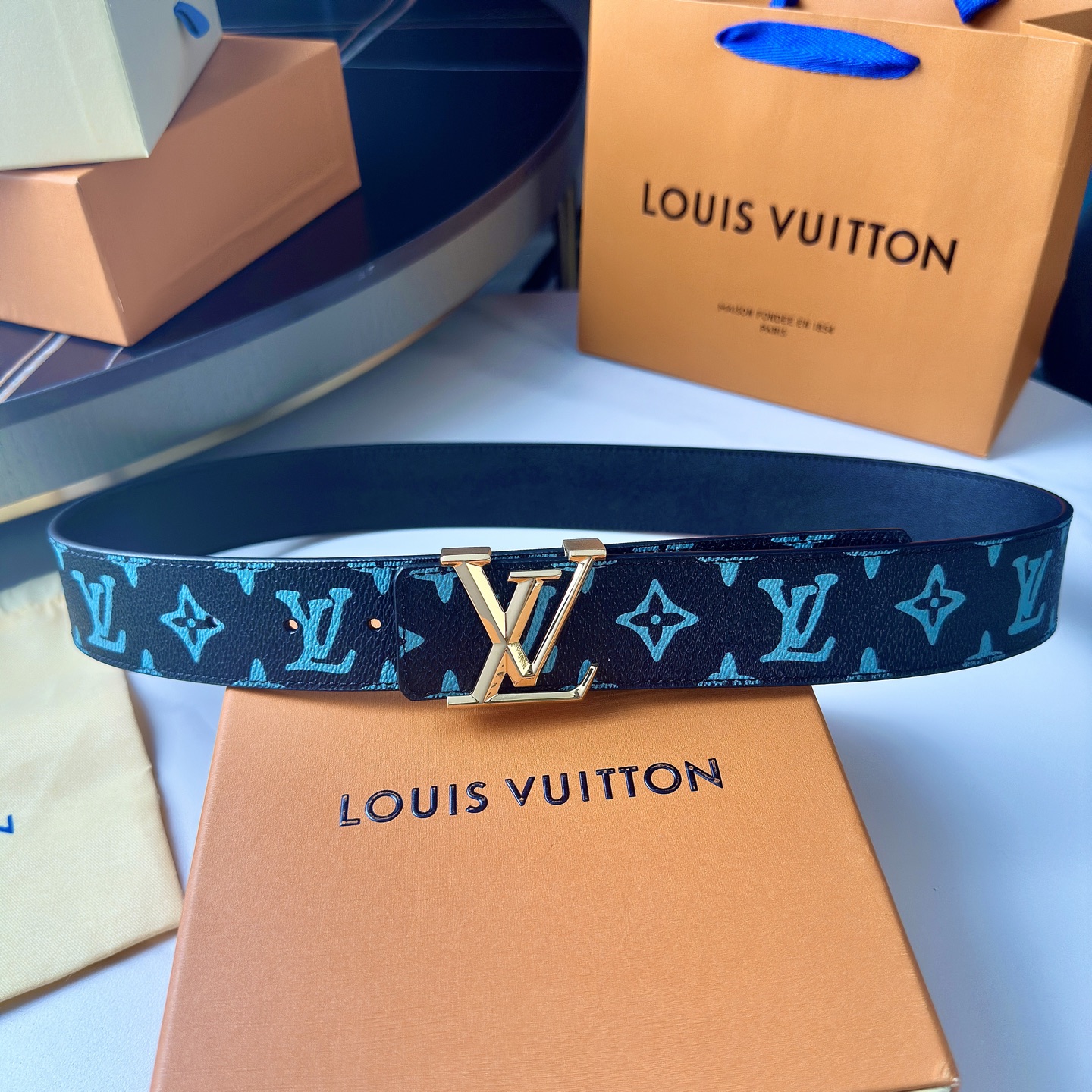 LOUIS VUITTON 原版包裝➕1.0 - 精鋼字母搭扣のクラシックデザイン