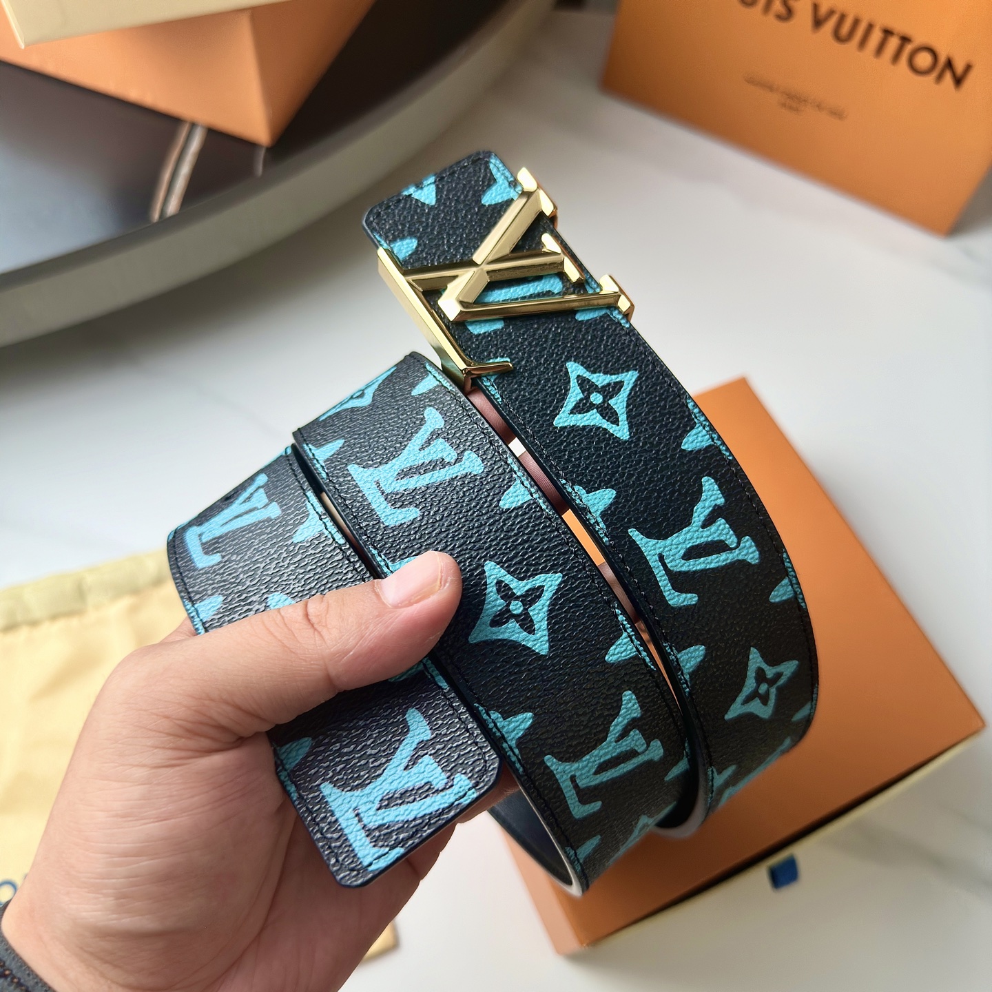 LOUIS VUITTON 原版包裝➕1.0 - 精鋼字母搭扣のクラシックデザイン