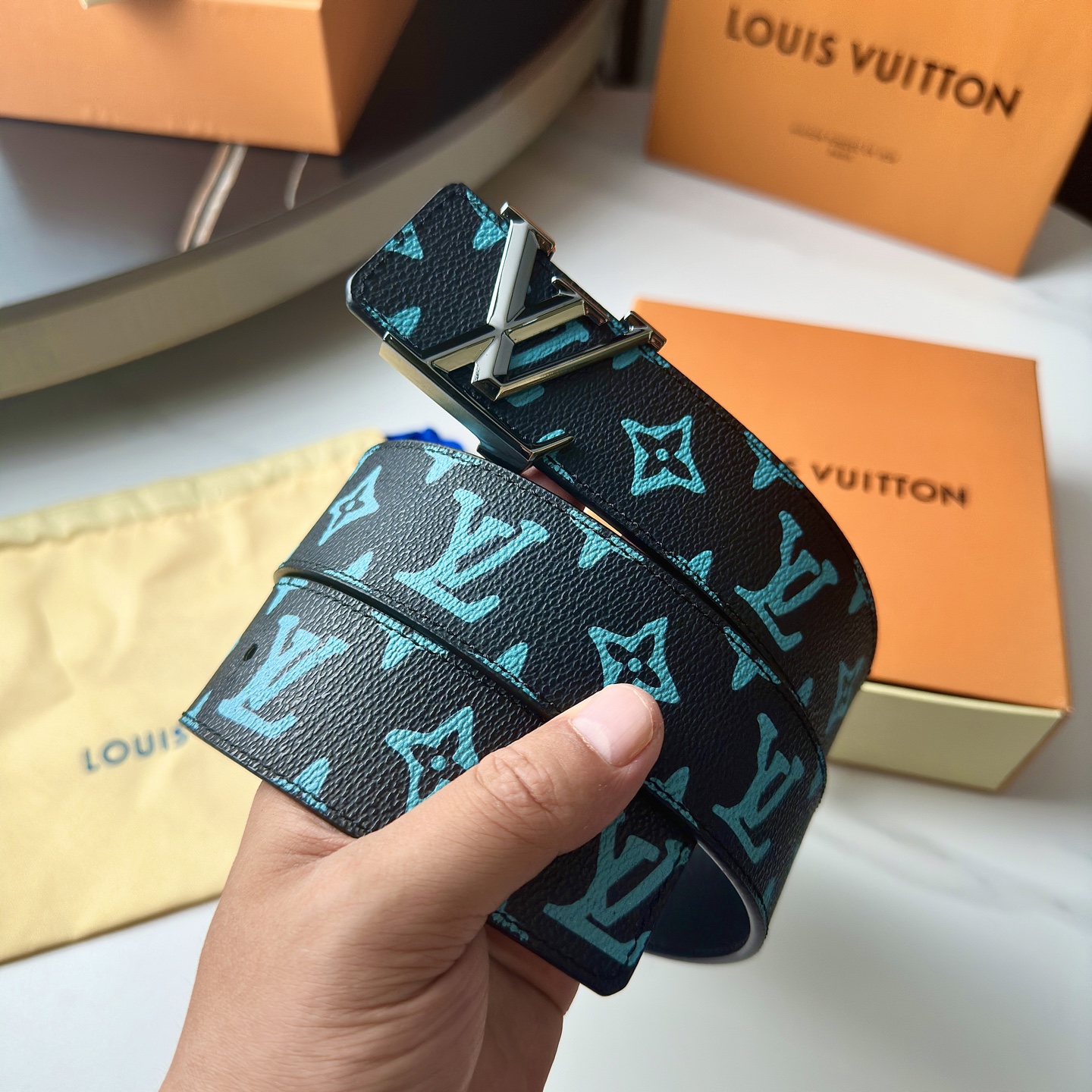 LOUIS VUITTON 原版包裝➕1.0 - 40mm幅のカスタム帆布と小牛皮