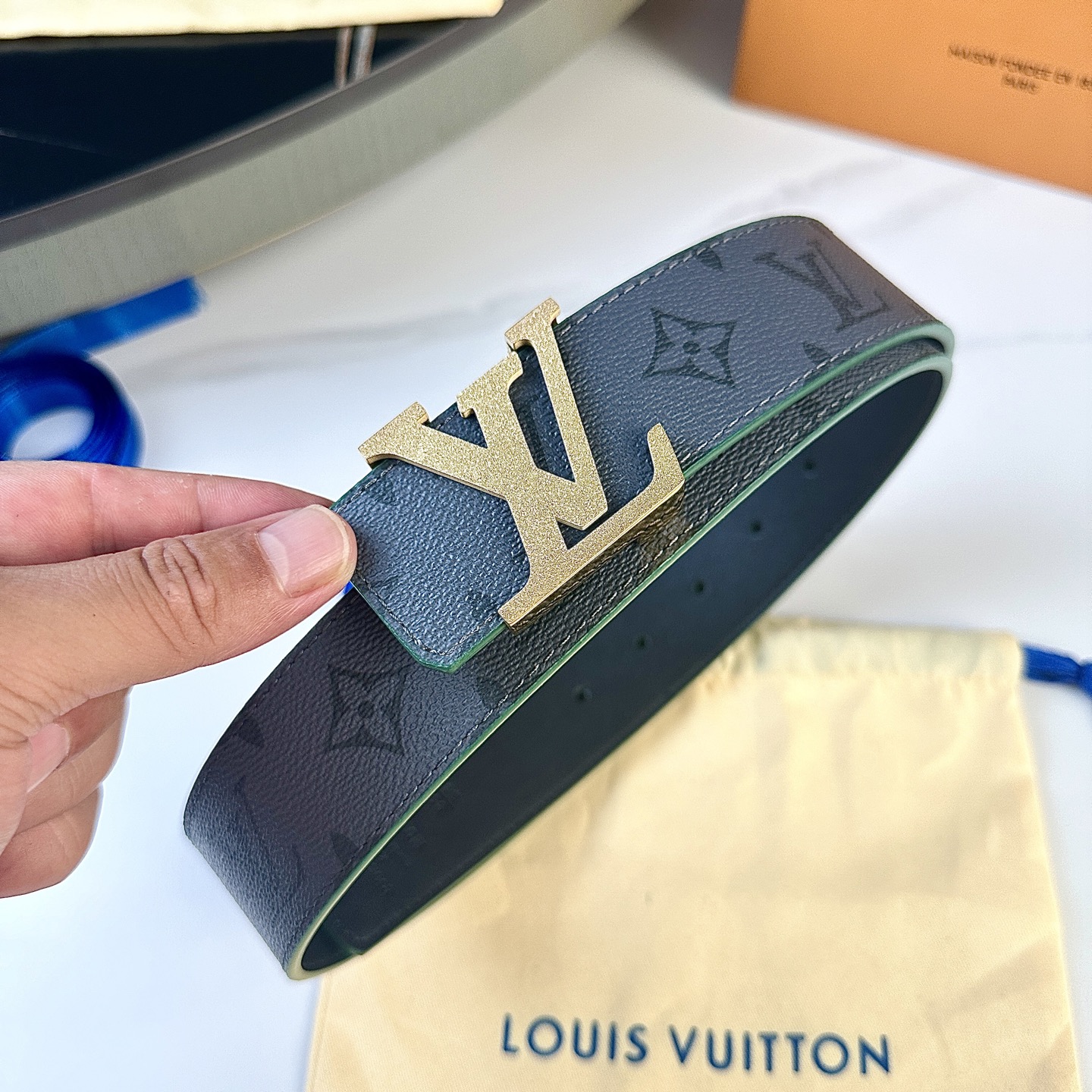 L0UIS VUITT0N 原版包裝 1.0 幅広40mmの定番スタイル