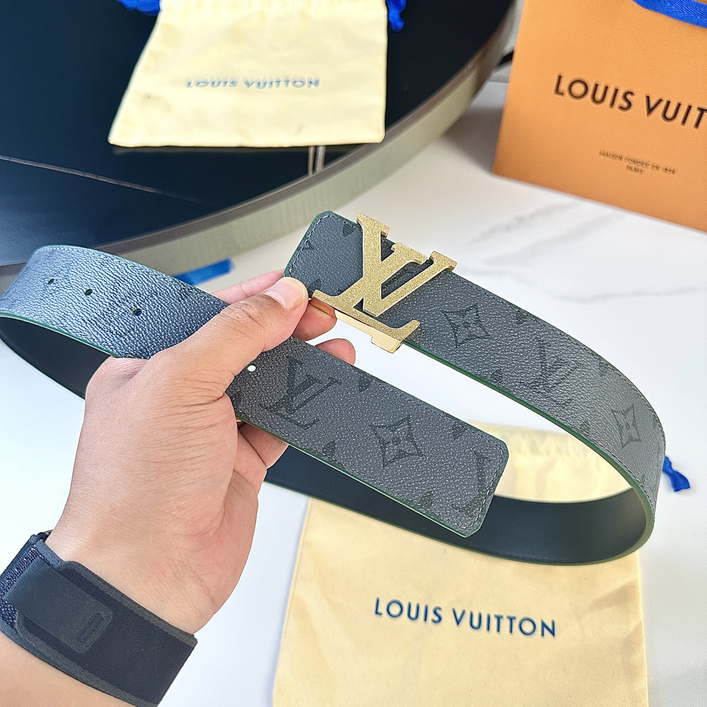 L0UIS VUITT0N 原版包裝 1.0 幅広40mmの定番スタイル