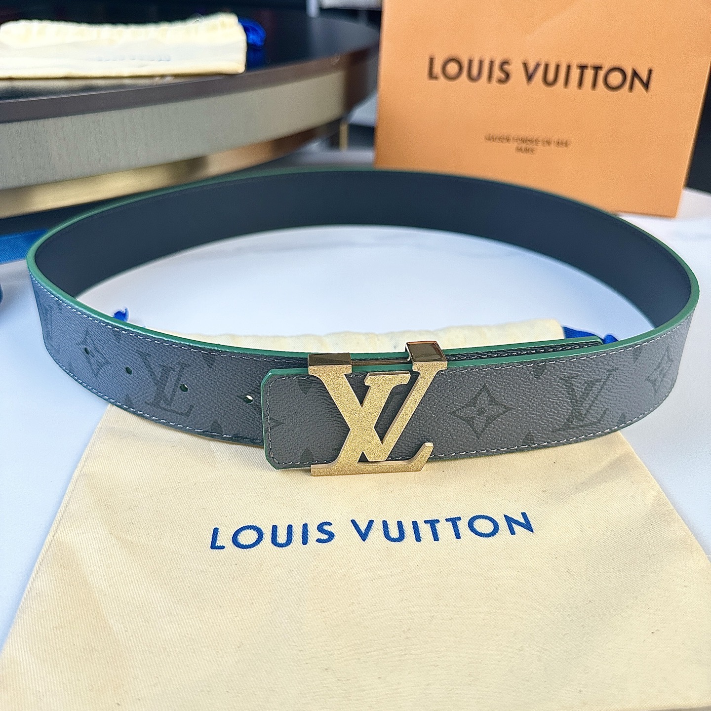 L0UIS VUITT0N 原版包裝 1.0 幅広40mmの定番スタイル